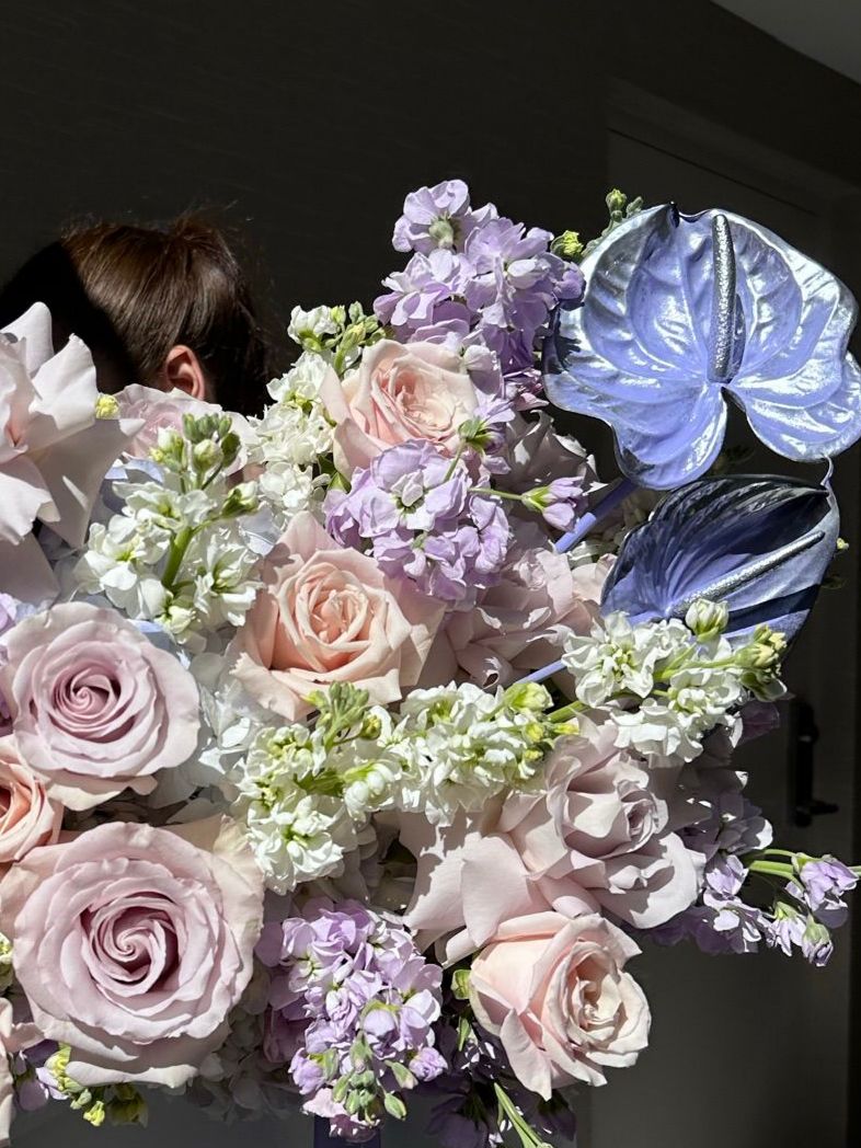 Do you Lilac ? Long stem roses, hydrangeas , anthurium color enhanced and stock - Maison la Fleur