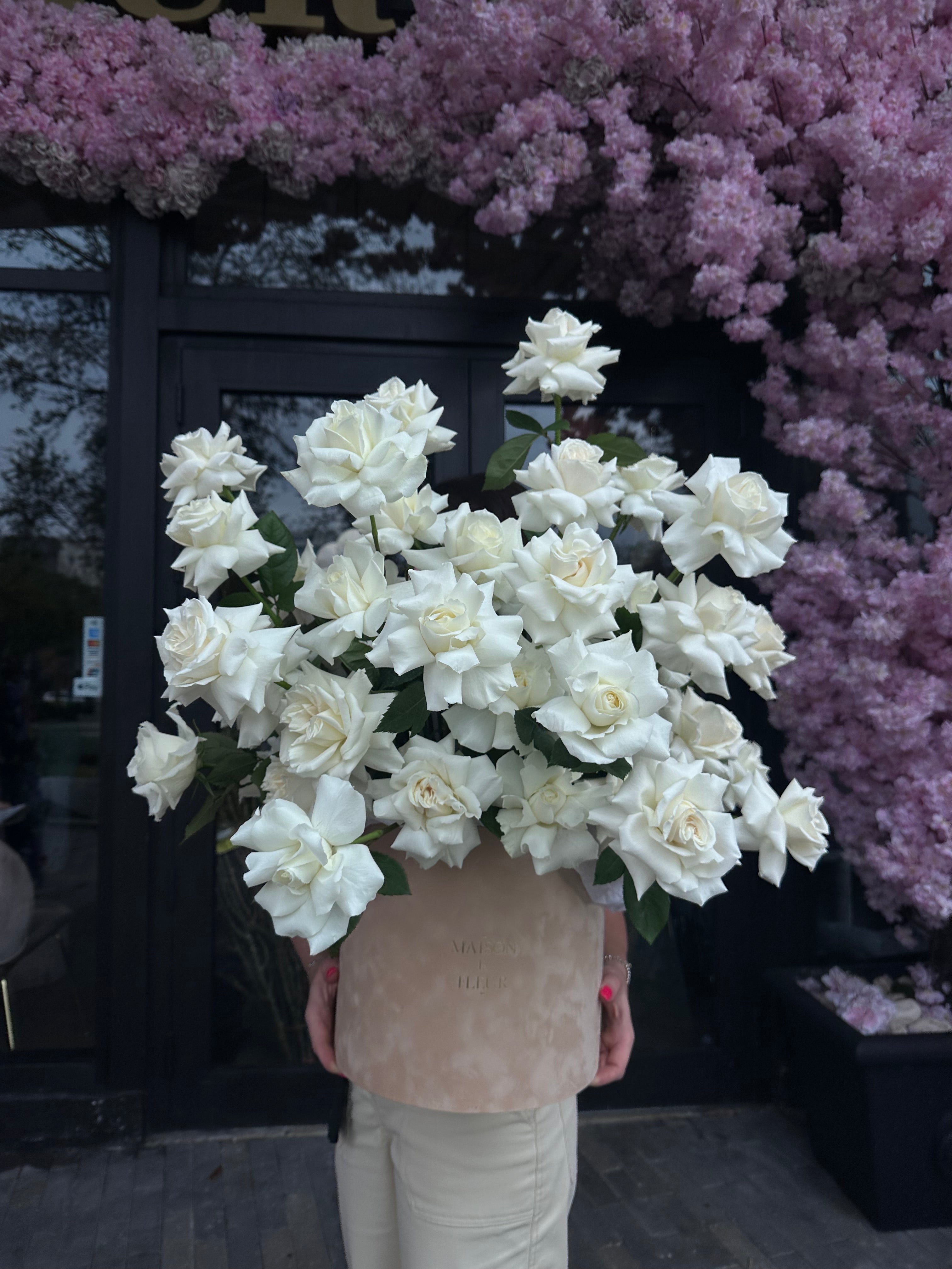 Perfectly Pearl - Premium 50 white long stem roses