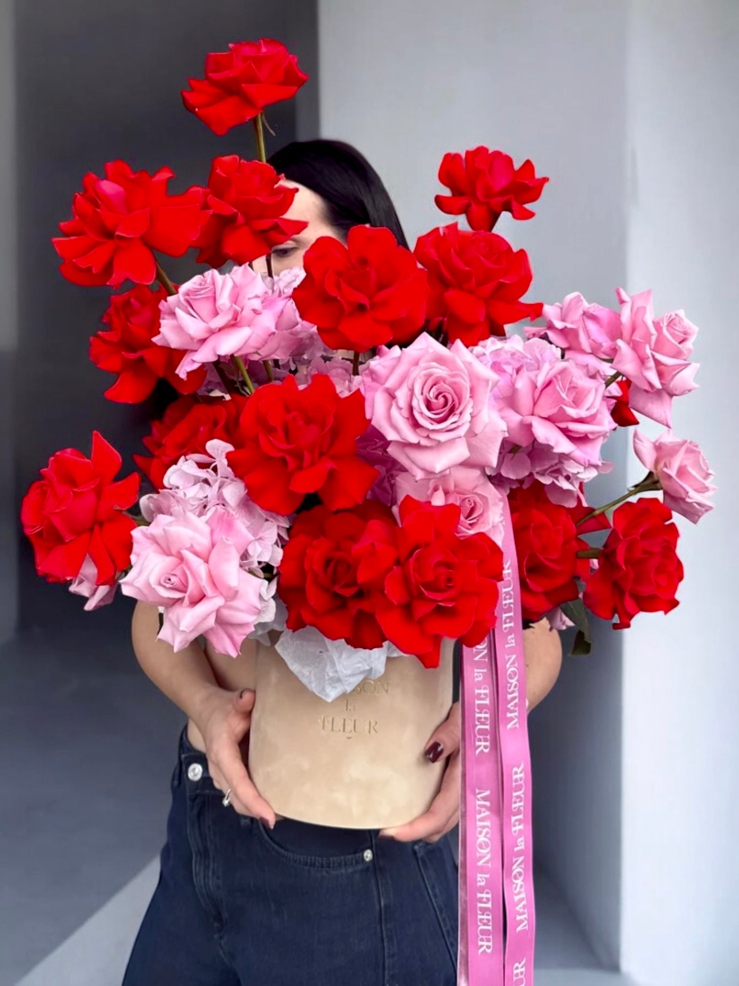 A touch of Pink - Premium long stem roses with garden roses - Maison la ...
