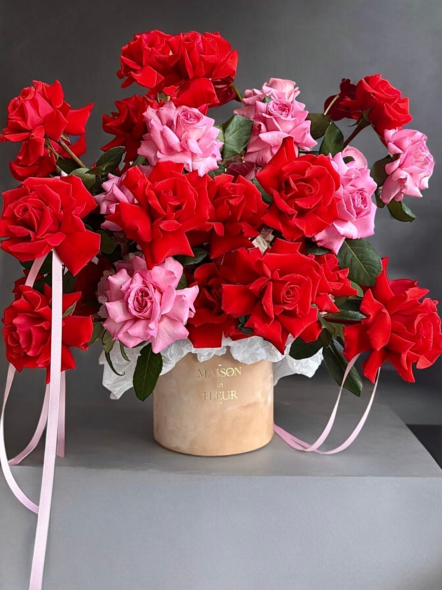 A touch of Pink - Premium long stem roses with garden roses - Maison la Fleur