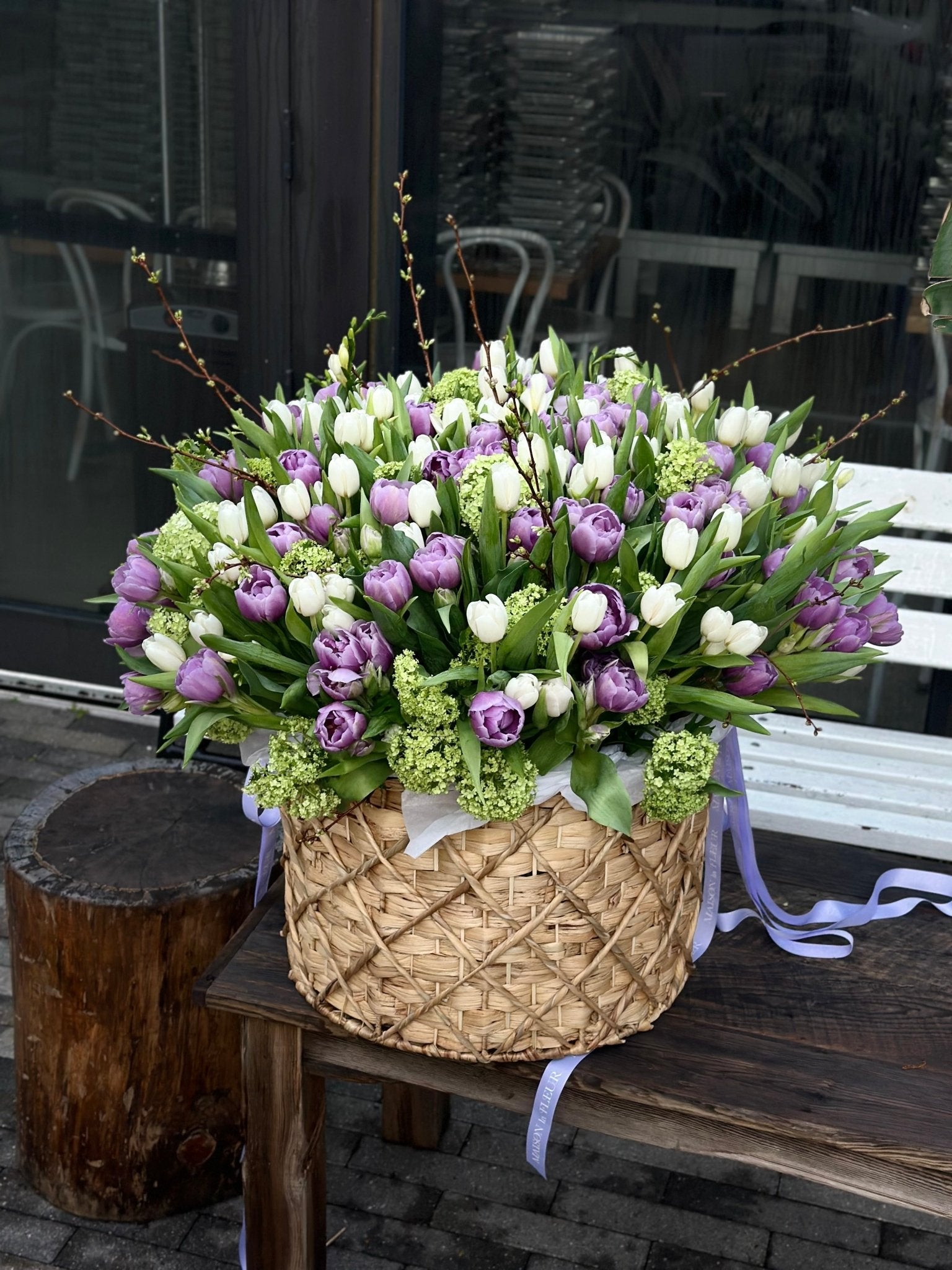 Bed of Tulips - Beautiful 200 Dutch tulips and Viburnum - Maison la Fleur