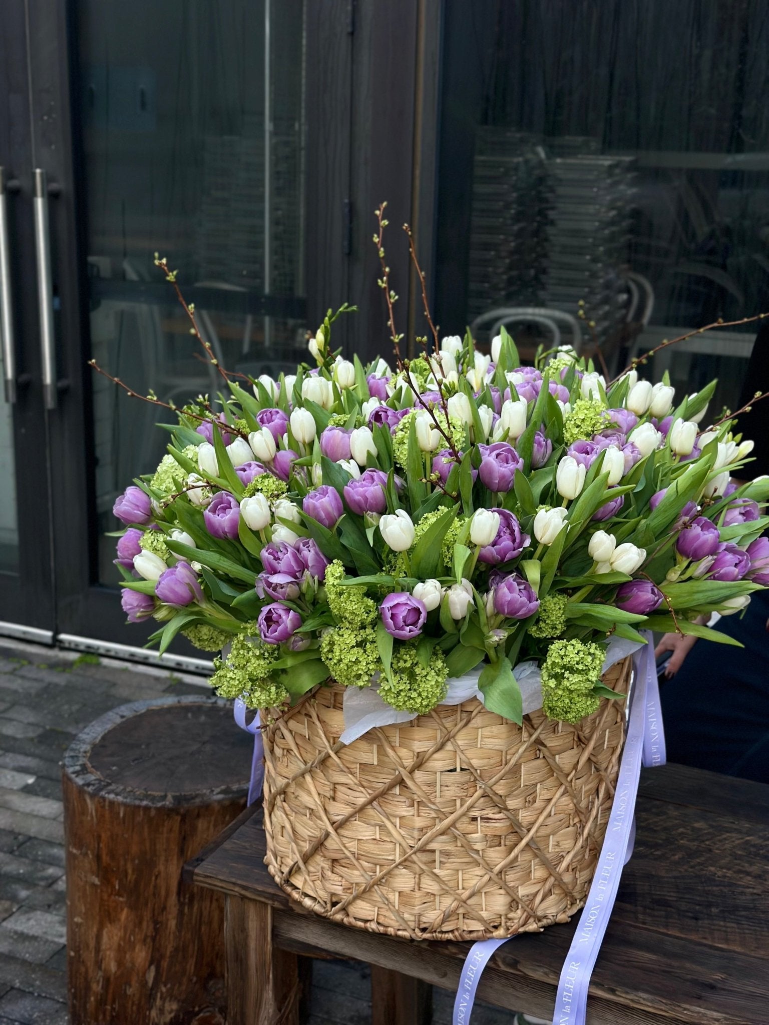 Bed of Tulips - Beautiful 200 Dutch tulips and Viburnum - Maison la Fleur