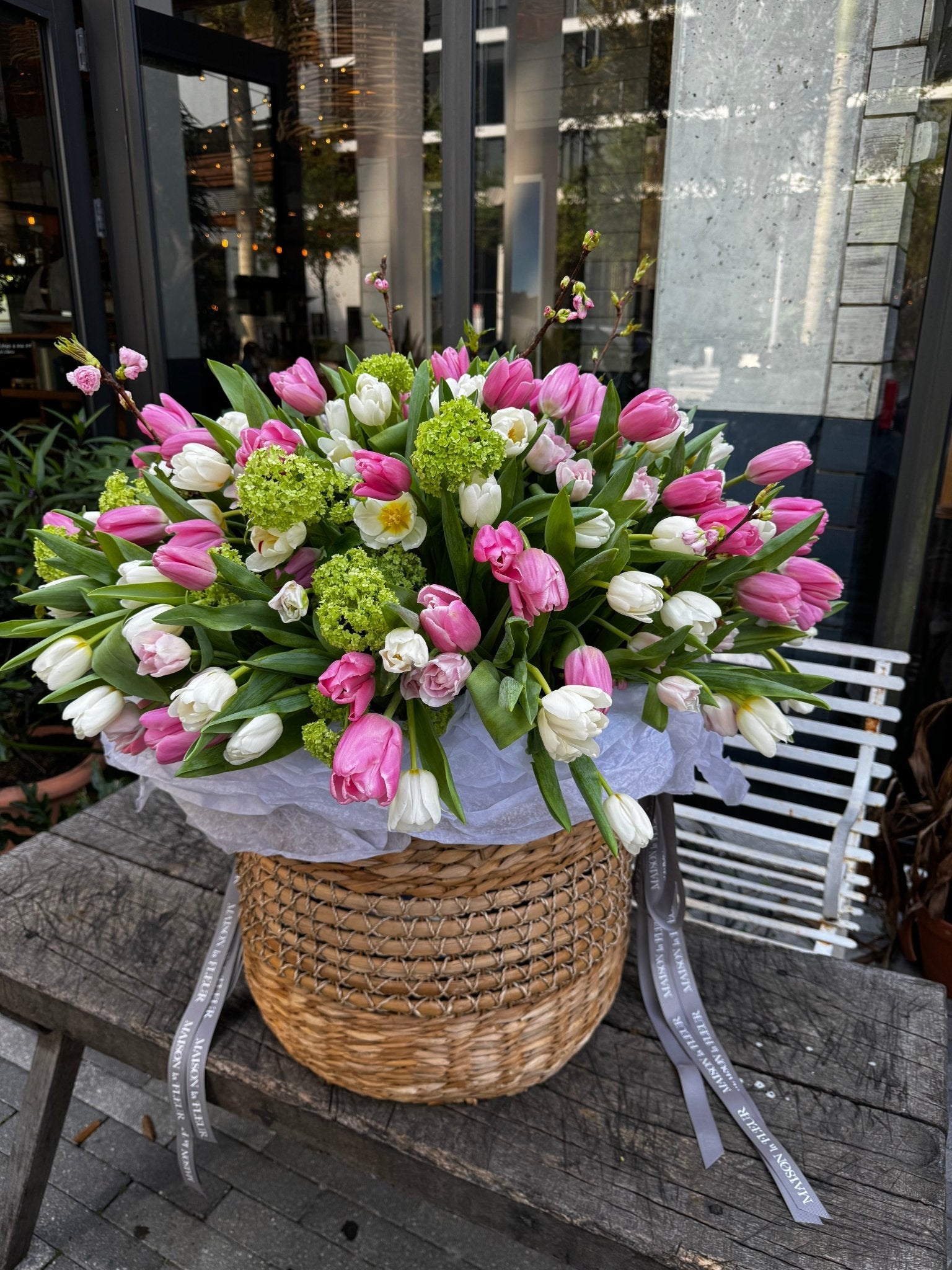 Bed of Tulips - Beautiful 200 Dutch tulips and Viburnum - Maison la Fleur