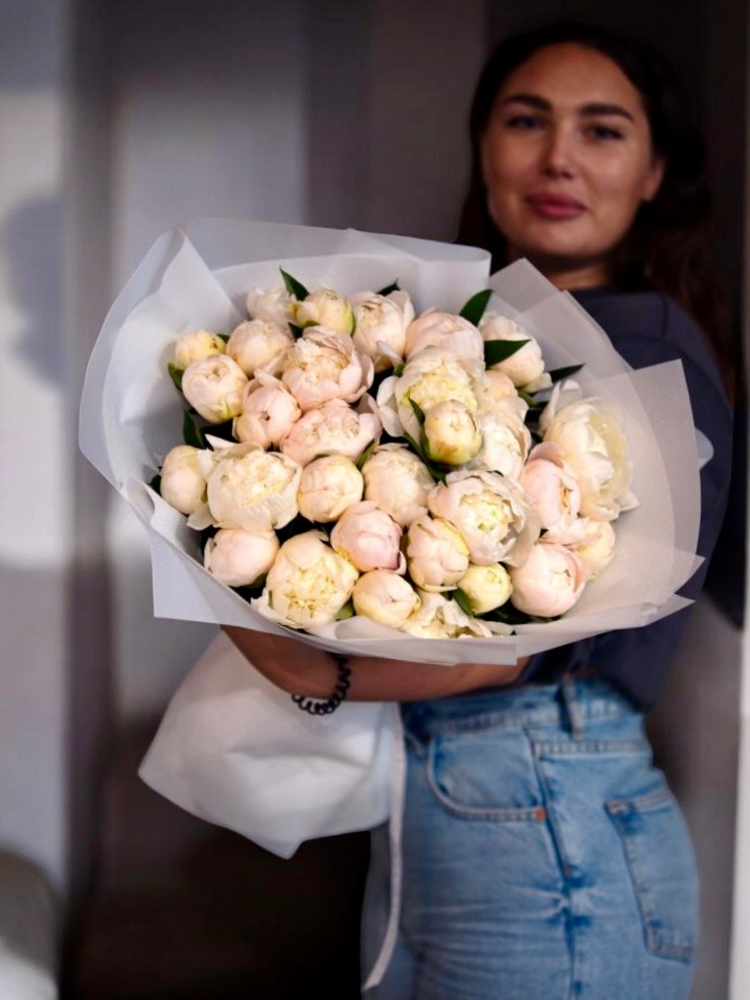 Blush Beauties - 30 white premium blush peonies - Maison la Fleur