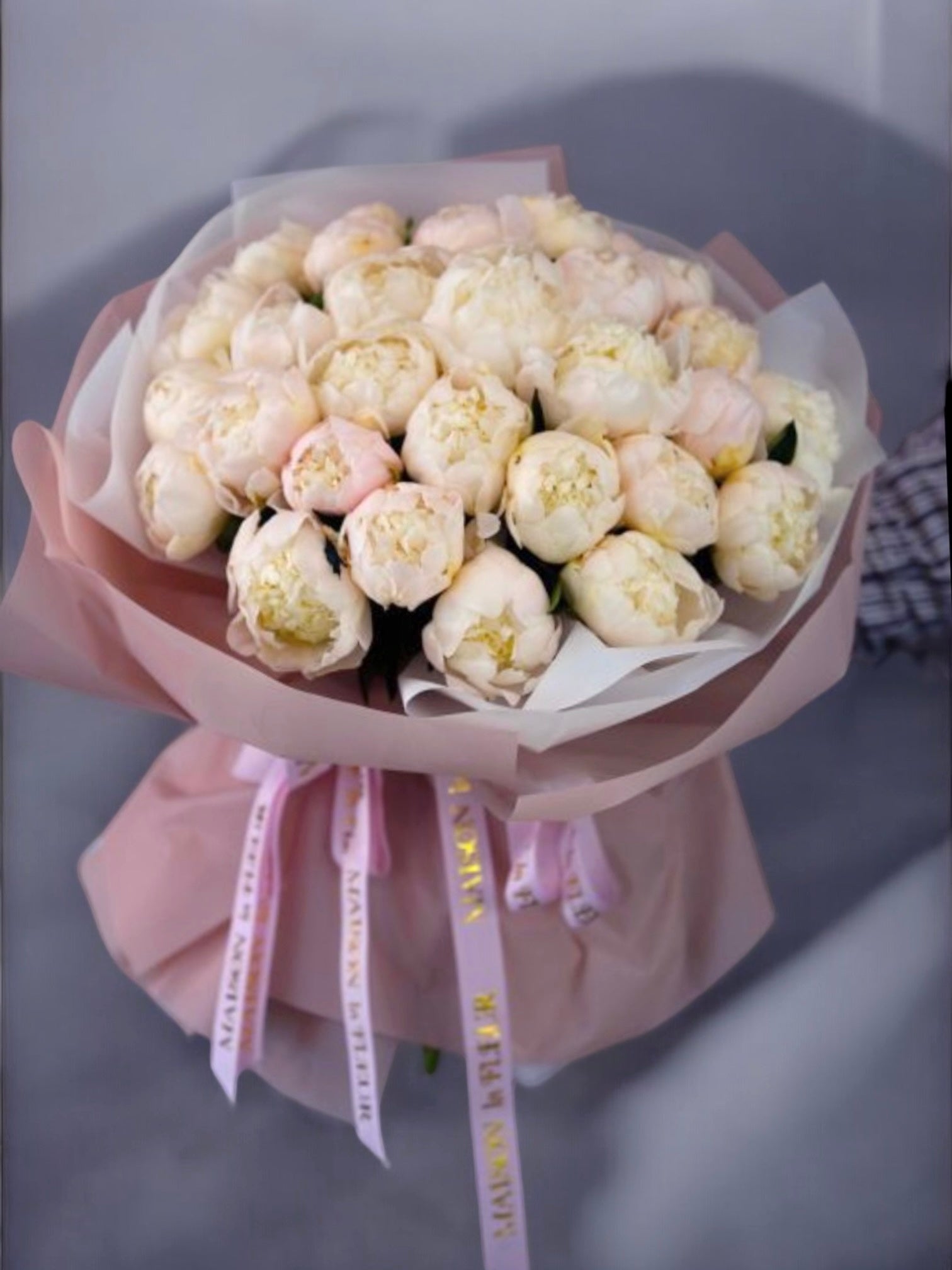 Blush Beauties - 30 white premium blush peonies - Maison la Fleur