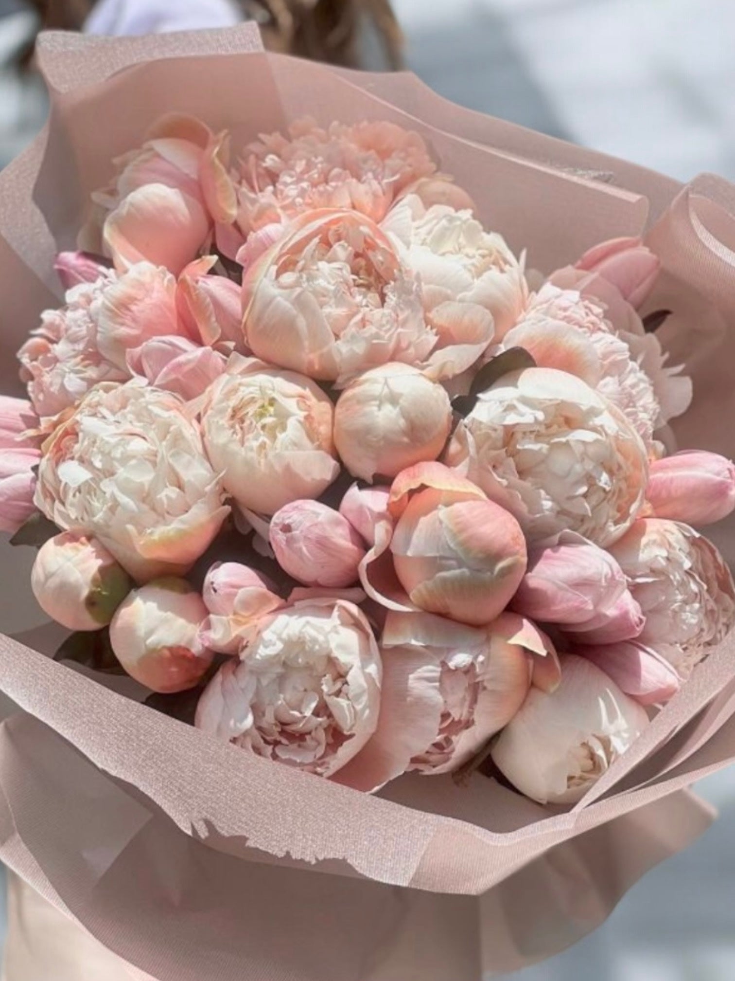 Blush brownies - beautiful mix of premium dutch peonies and premium dutch tulips - Maison la Fleur