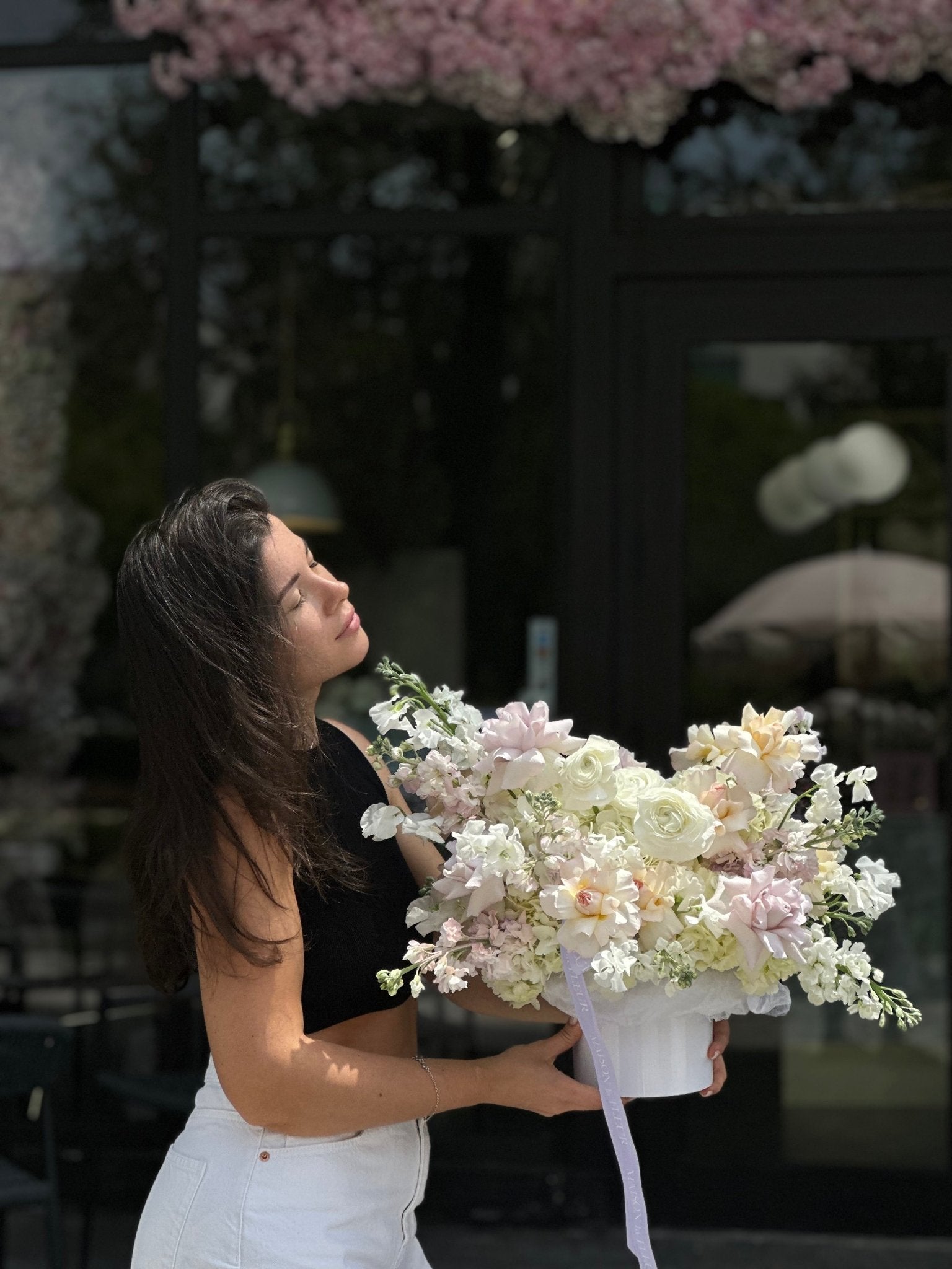 Blushing bride - Long stem roses, hydrangea, ranunculus, stock flower - Maison la Fleur