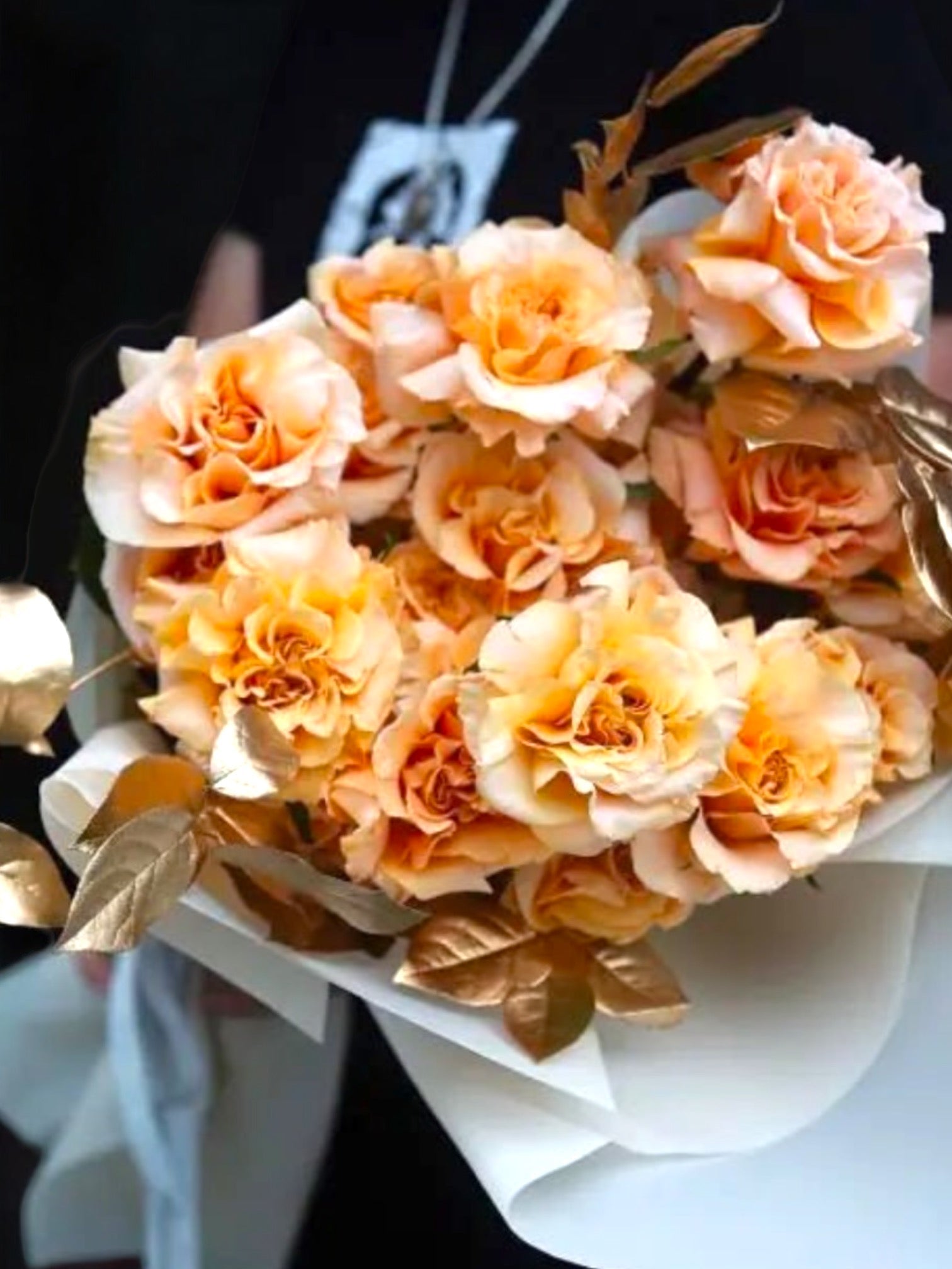 Caramel Love - 25 premium long stem roses - Maison la Fleur