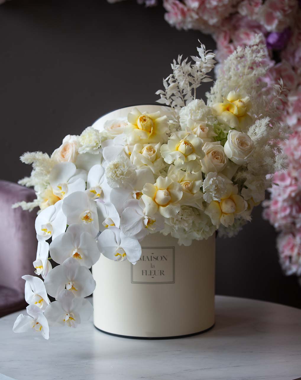 Charlotte’s Kiss - Premium long steam roses, garden roses and phalaenopsis - Maison la Fleur