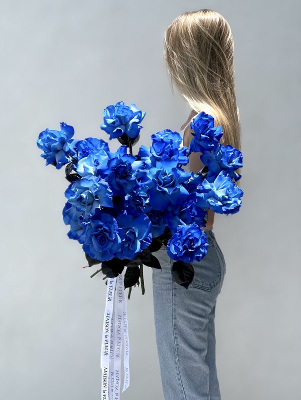 Fleur D'azur - premium 2 dozen long stem roses - Maison la Fleur