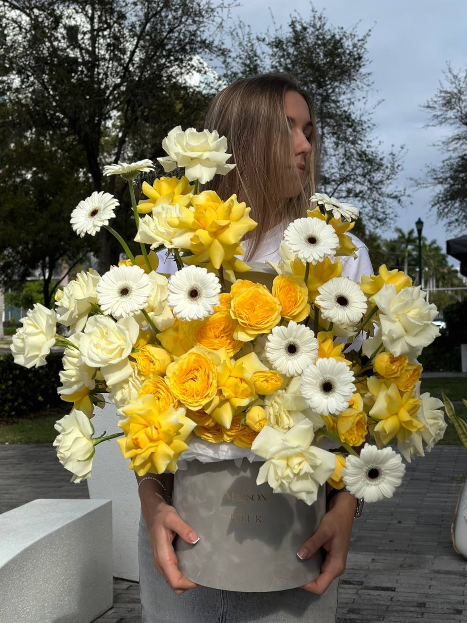 French Citron - Beautiful arrangement of long stem roses, garden roses, gerbera, hydrangea and tulips - Maison la Fleur