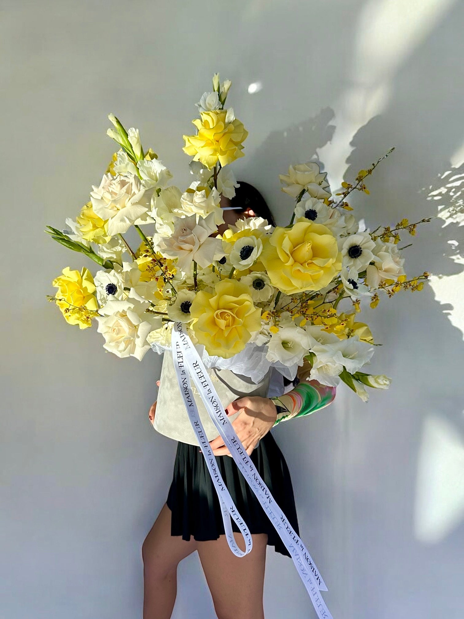 French Citron - Beautiful arrangement of long stem roses, garden roses, gerbera, hydrangea and tulips - Maison la Fleur