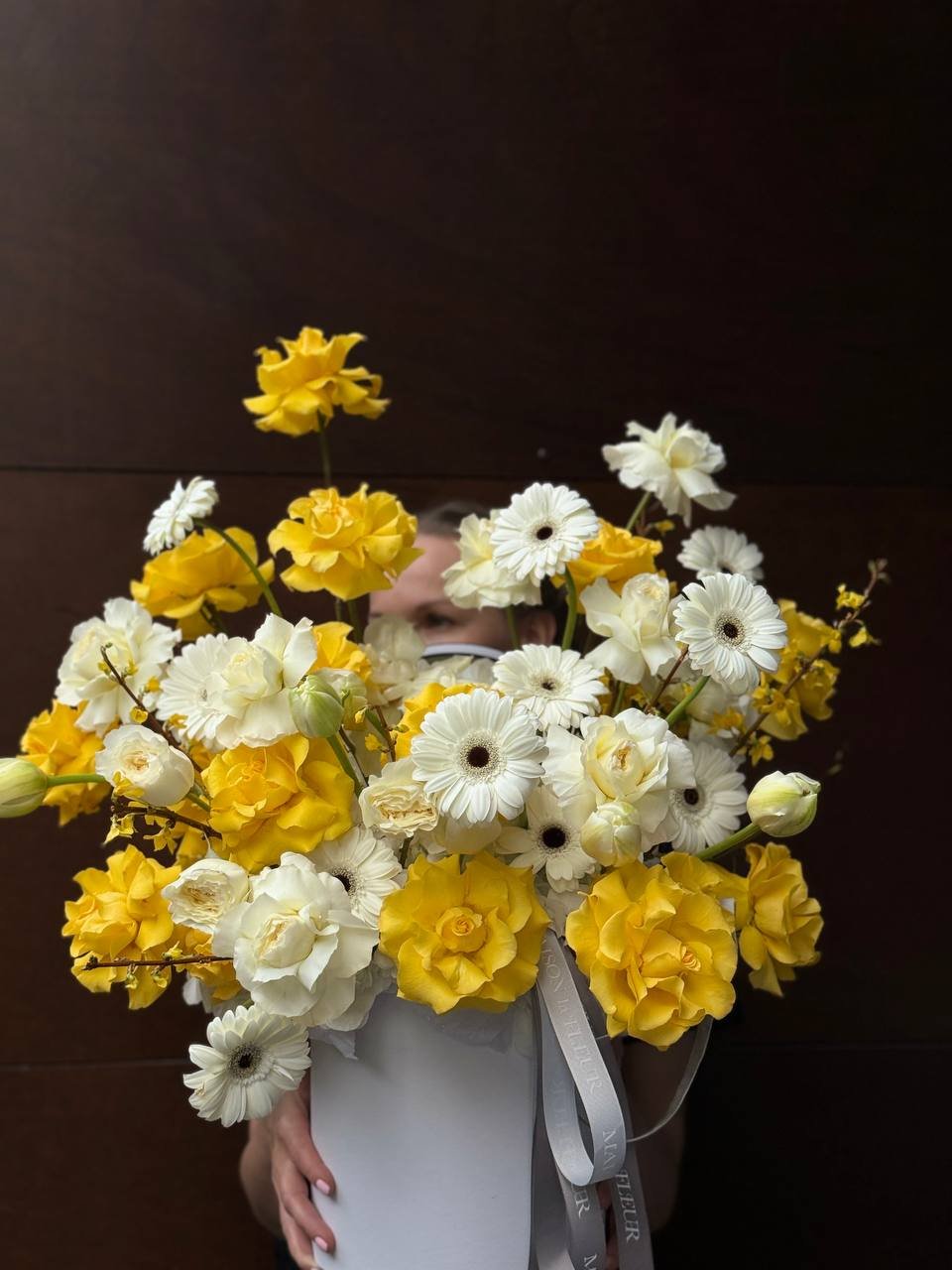 French Citron - Beautiful arrangement of long stem roses, garden roses, gerbera, hydrangea and tulips - Maison la Fleur