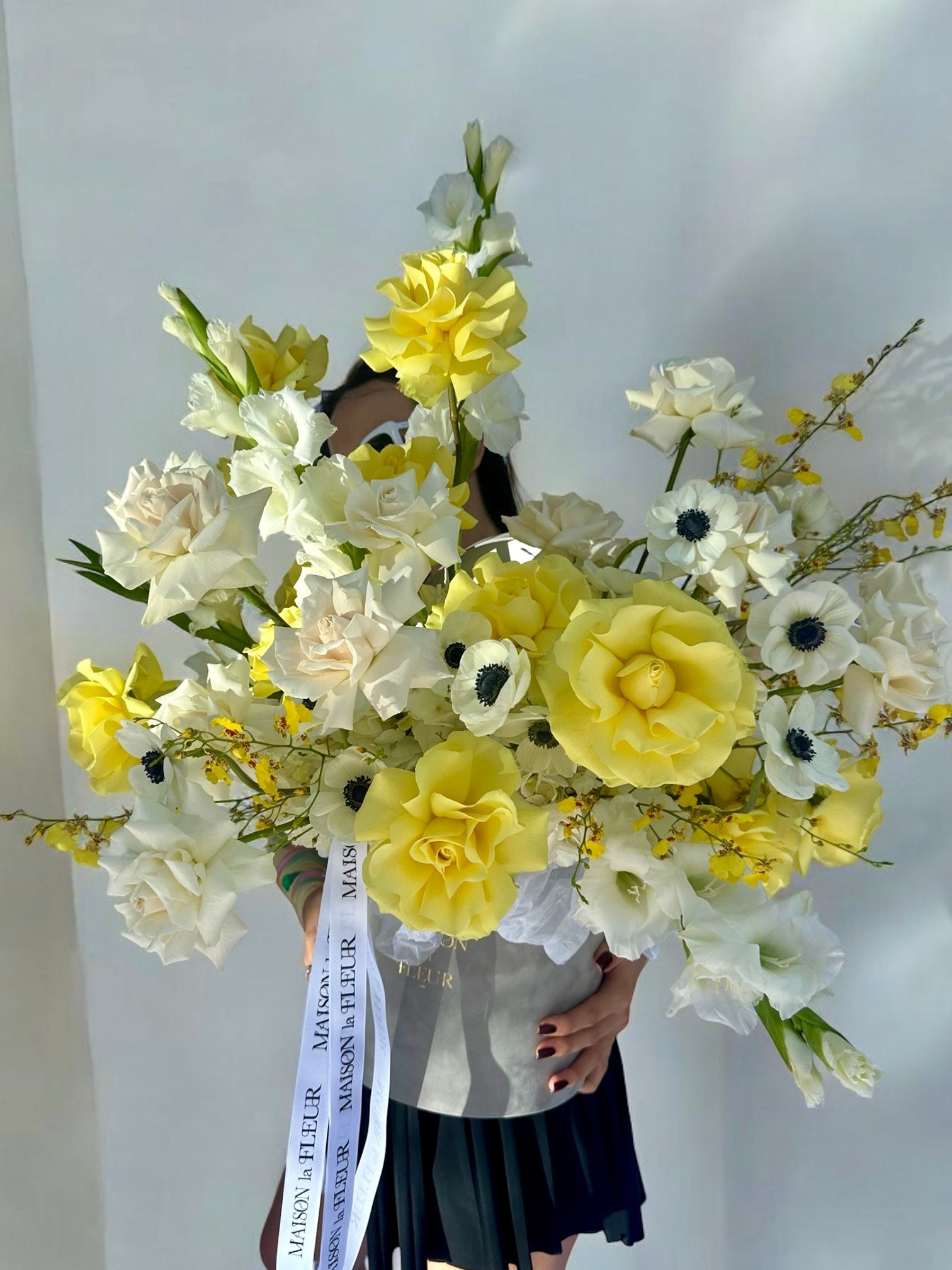 French Citron - Beautiful arrangement of long stem roses, garden roses, gerbera, hydrangea and tulips - Maison la Fleur