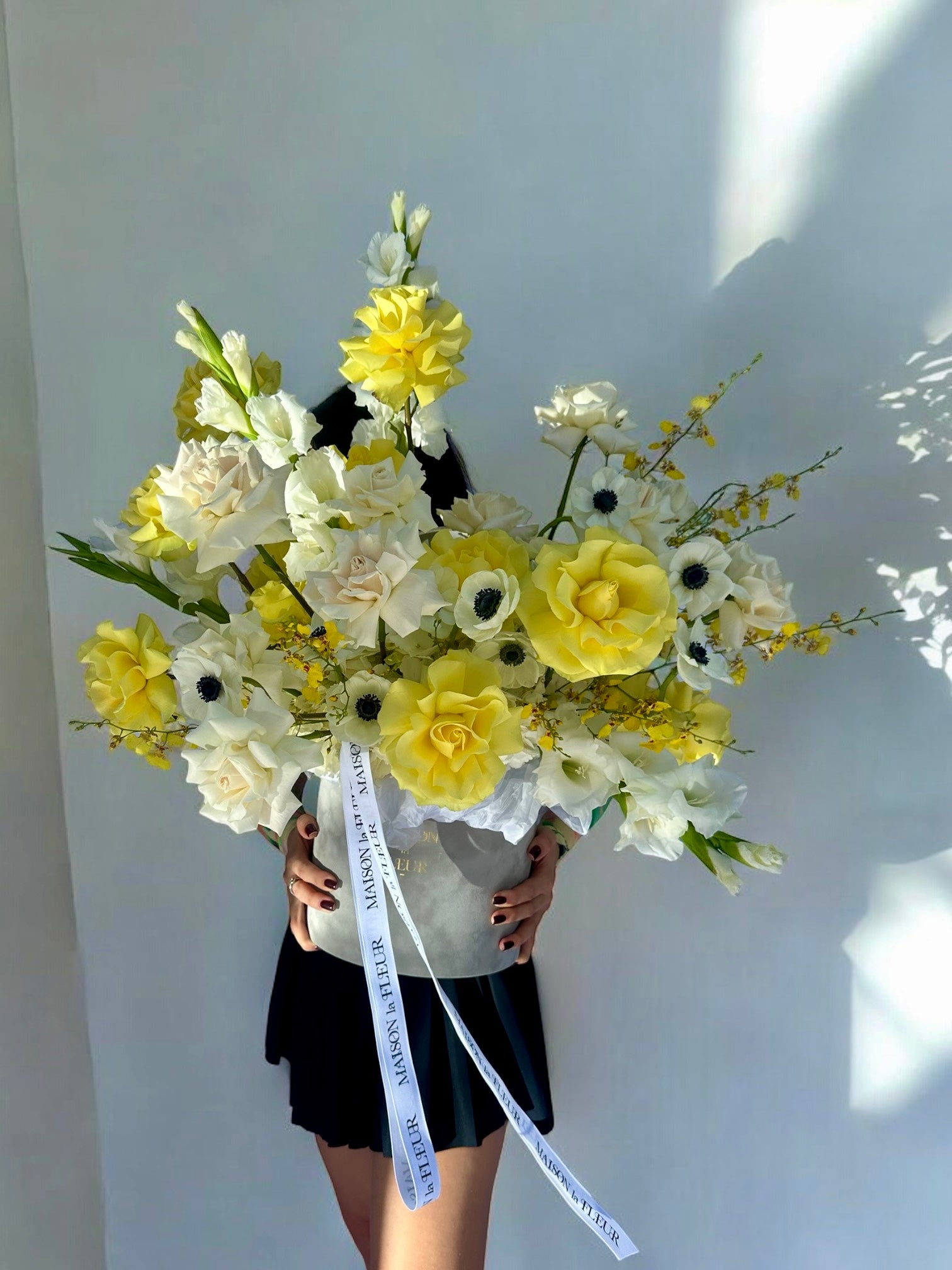 French Citron - Beautiful arrangement of long stem roses, garden roses, gerbera, hydrangea and tulips - Maison la Fleur