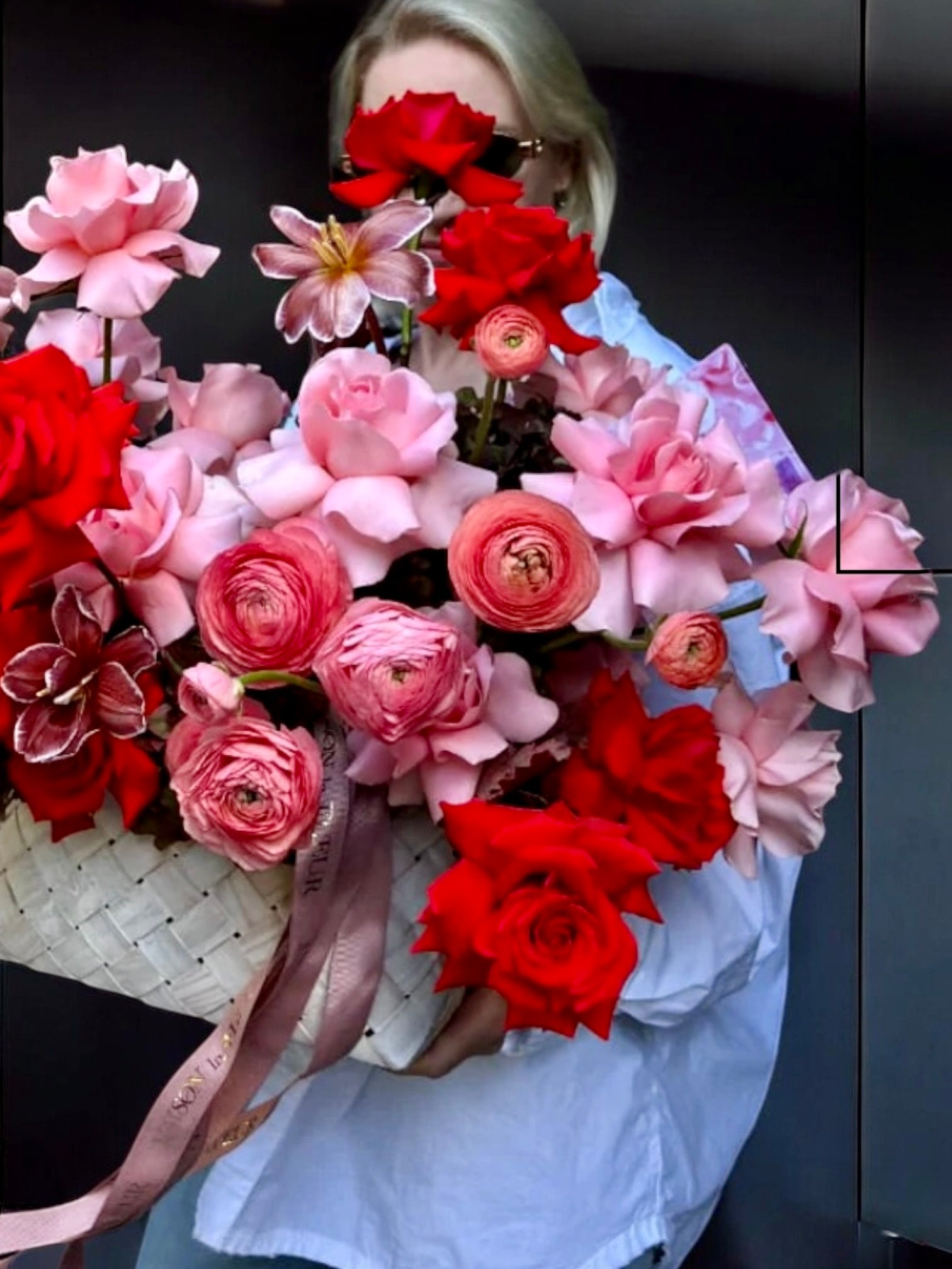 Hopelessly in Love - Flower arrangement in Bottega style basket - Maison la Fleur