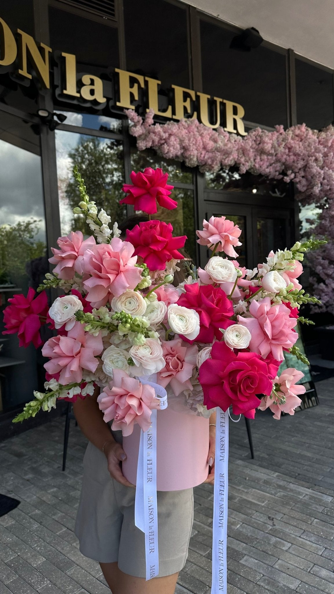 Hotter than pink - Beautiful box arrangement with premium long stem roses, ranunculus, hydrangea, garden roses and snap dragons - Maison la Fleur