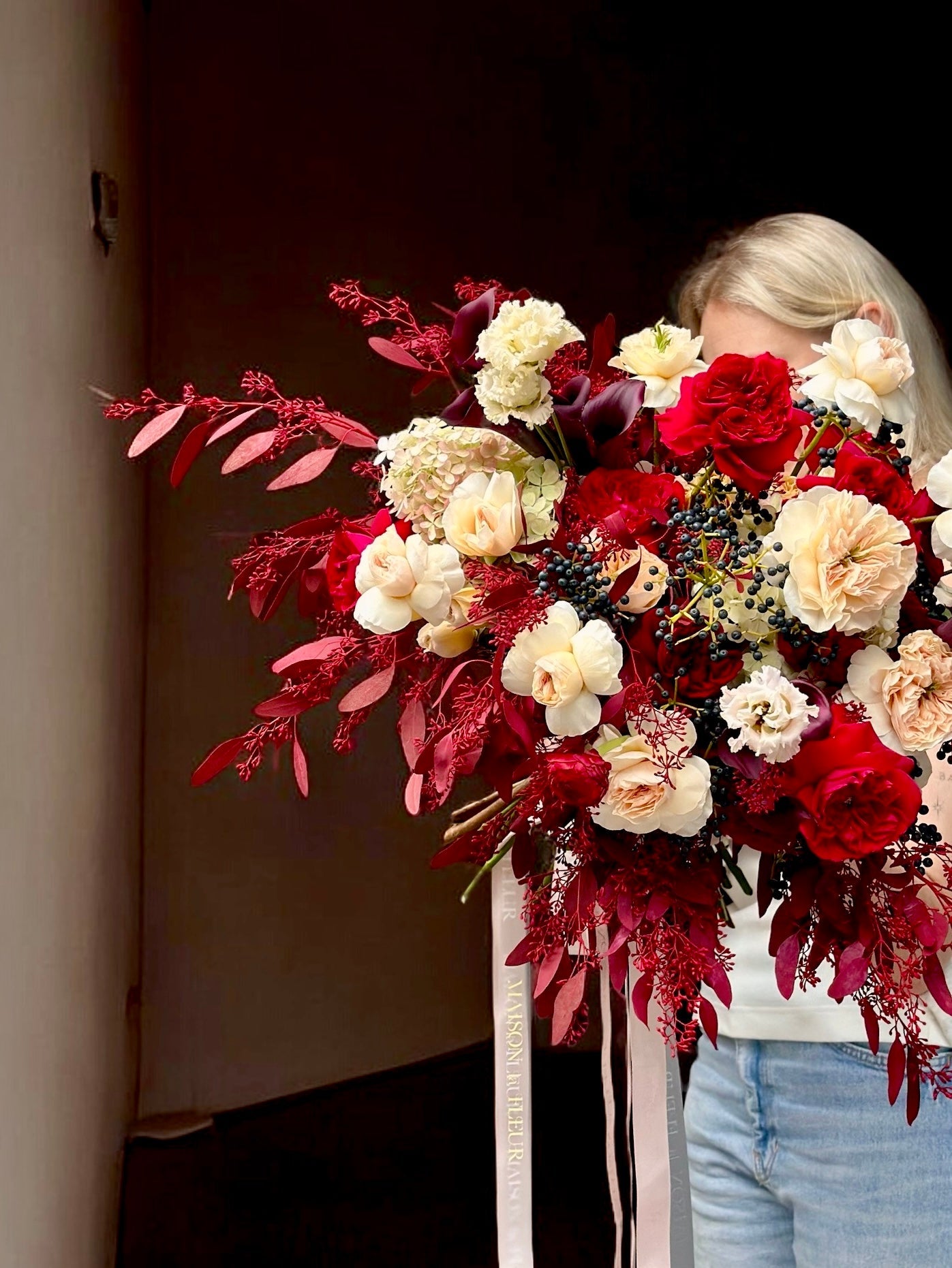 Indian Summer - Bouquet with garden roses, viburnum, premium long stem roses. - Maison la Fleur