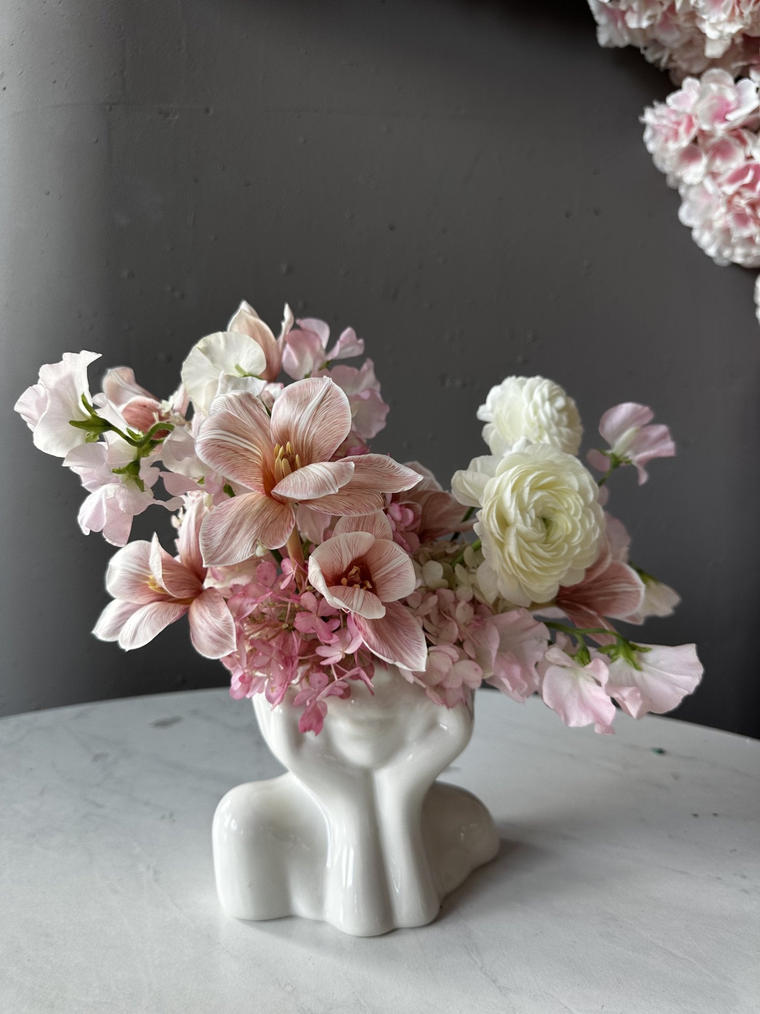 Lady in Blossom - Flower arrangement in a vase - Maison la Fleur