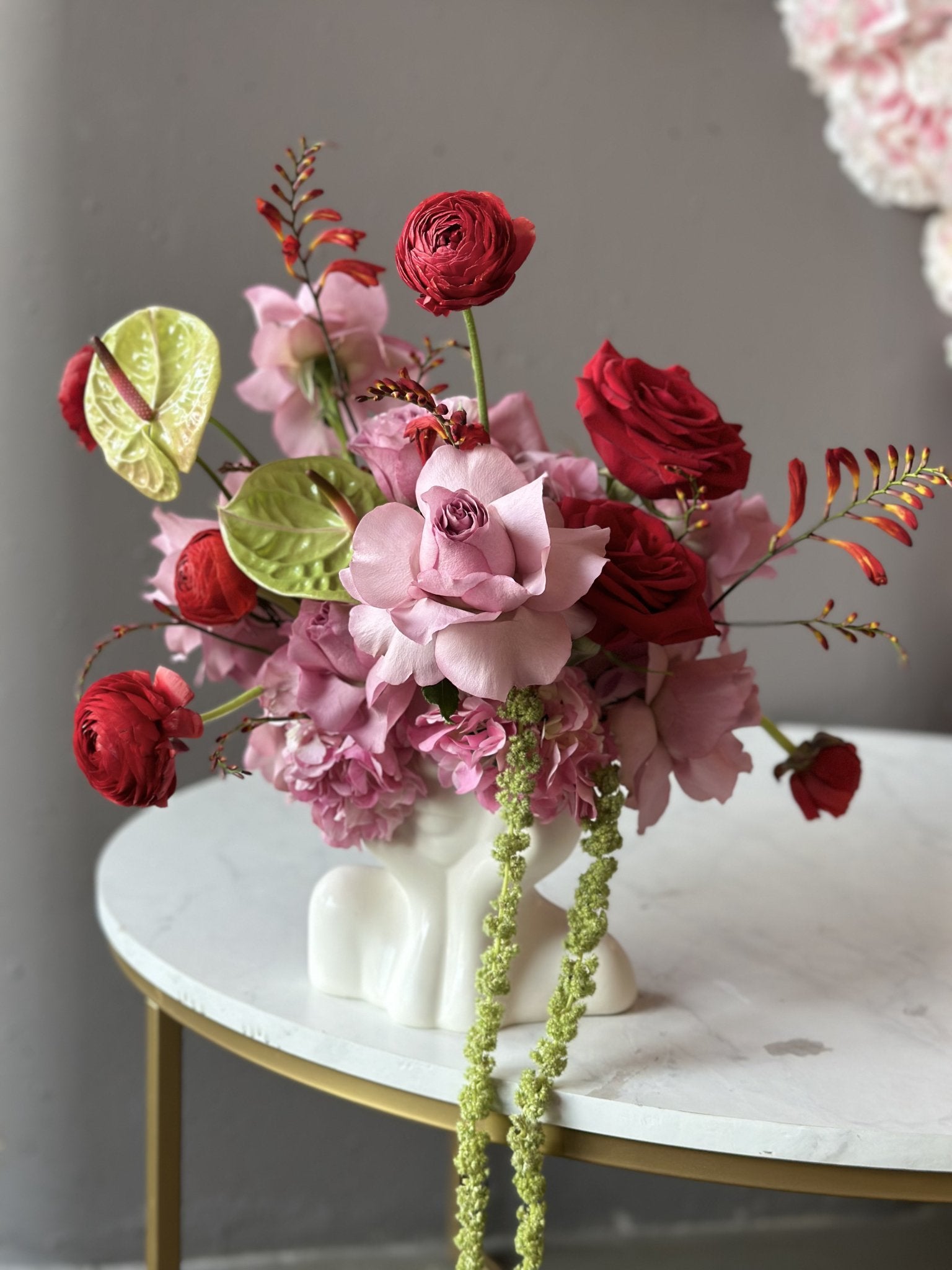 Lady in Blossom - Flower arrangement in a vase - Maison la Fleur