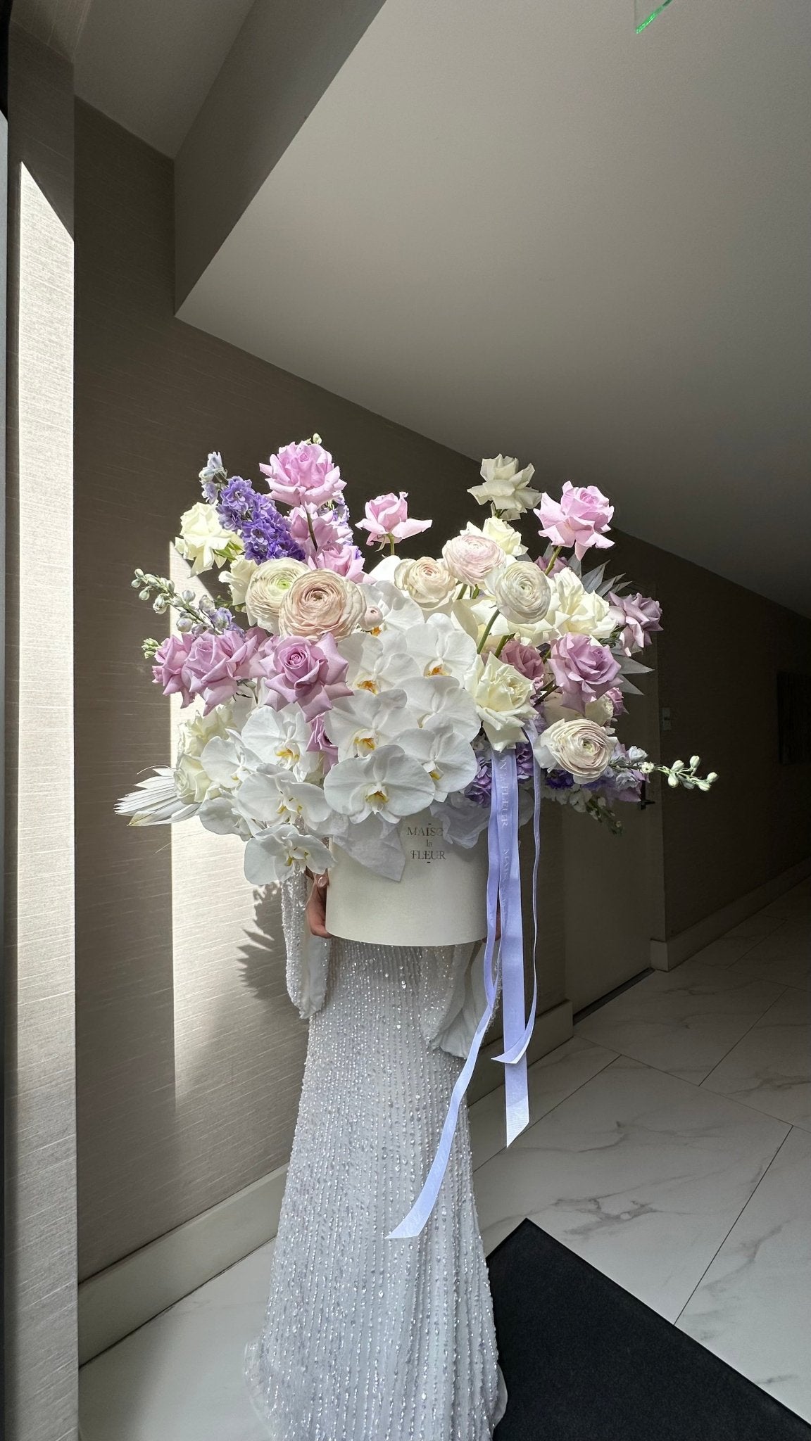 Lavender Kiss - premium orchidea phalaenopsis, premium long stem roses, ranunculus, hydrangea, stock flower - Maison la Fleur