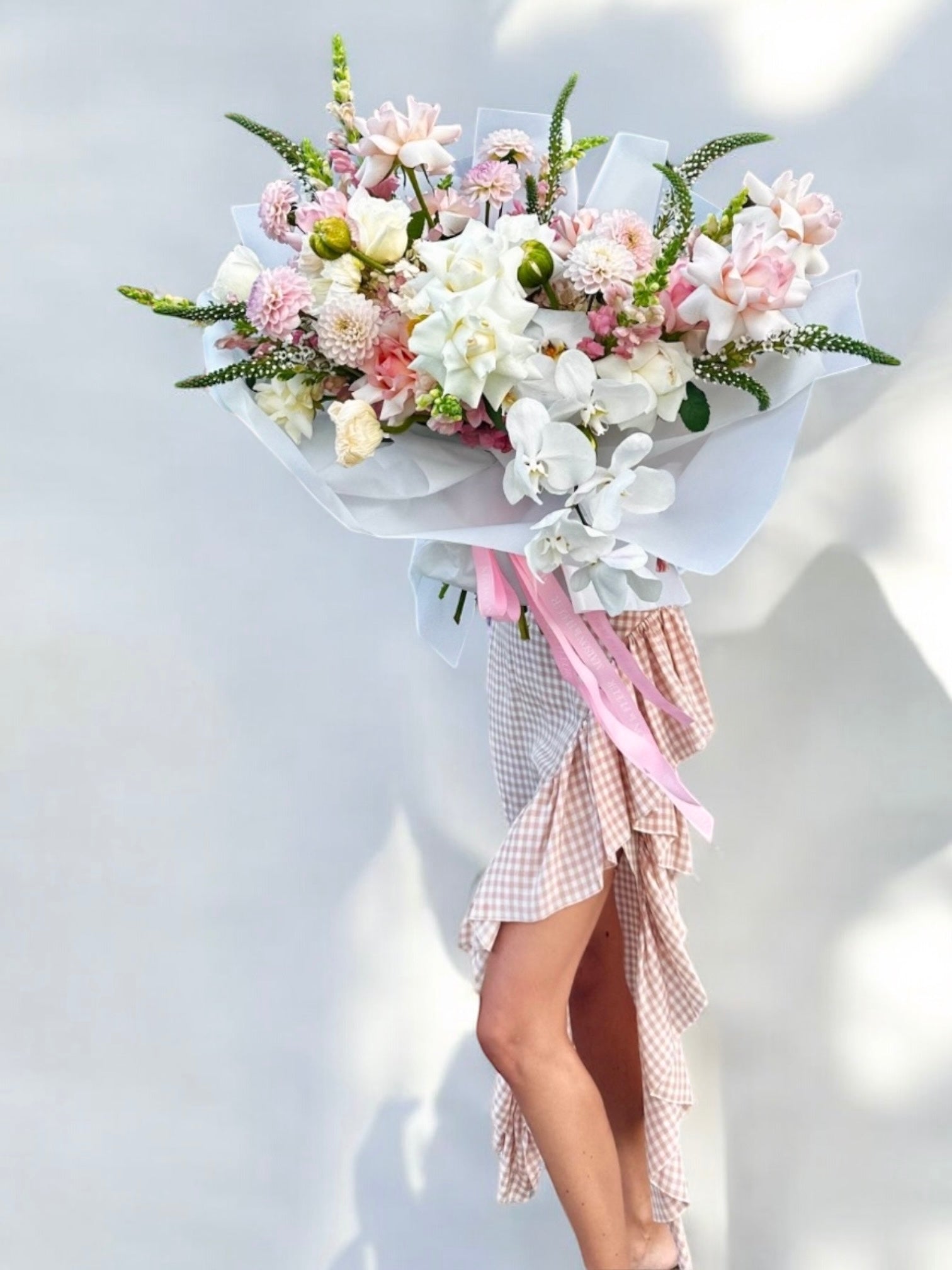 Lost Paradise - Mix of roses, Dahlia, Orchid, Hydrangea, Poppies - Maison la Fleur