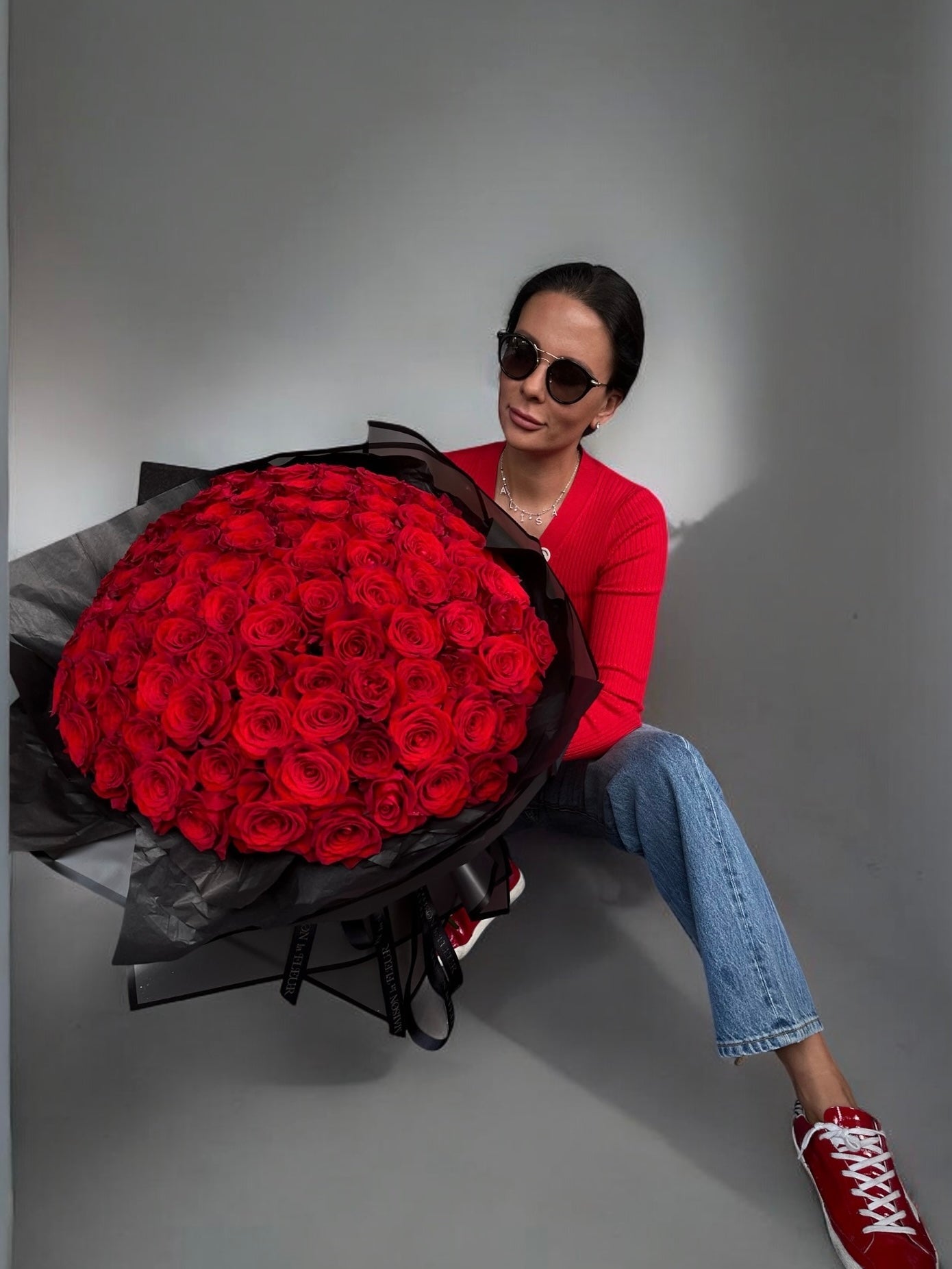 Love Affair - 100 beautiful premium red roses - Maison la Fleur