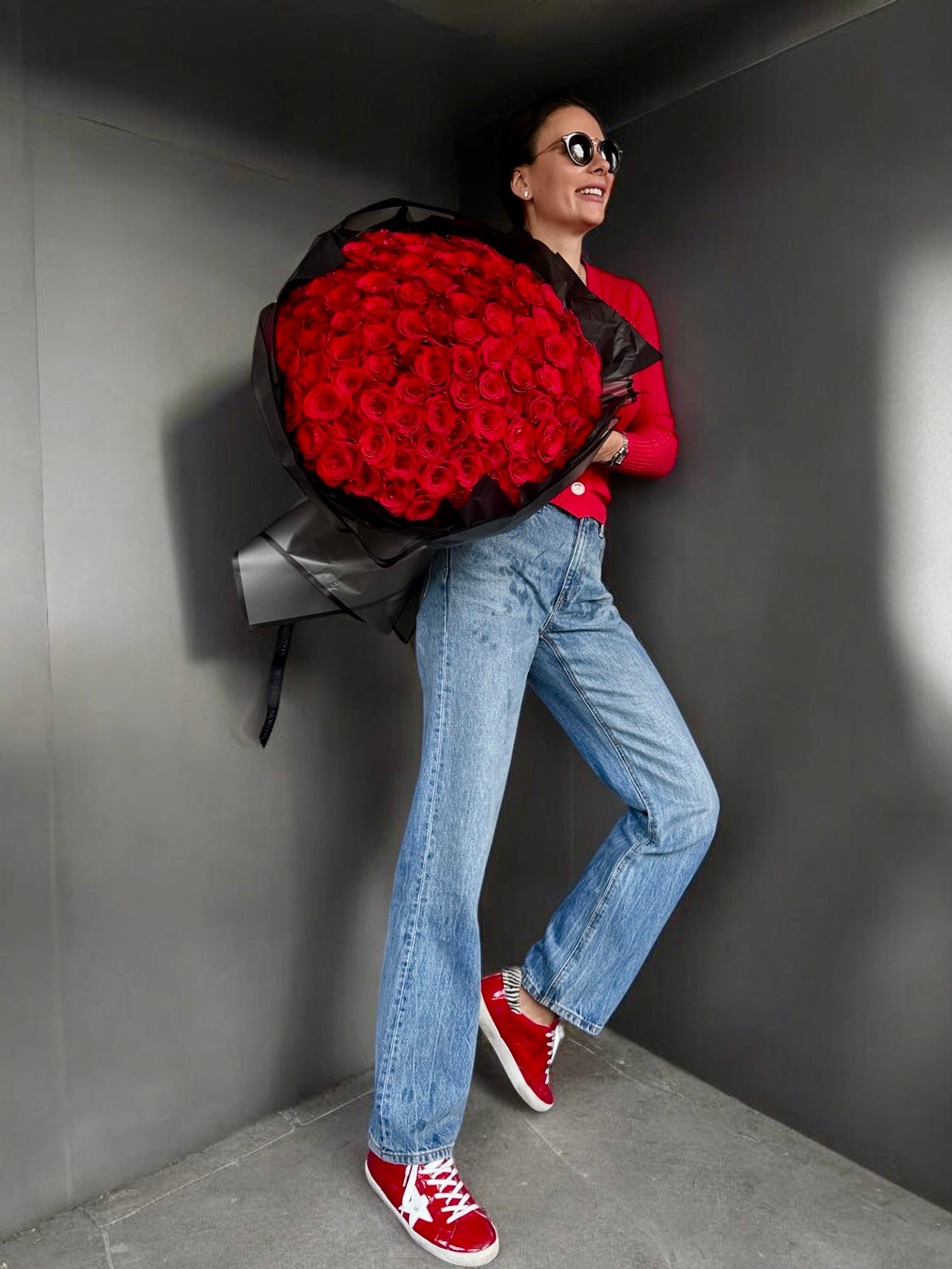 Love Affair - 100 beautiful premium red roses - Maison la Fleur