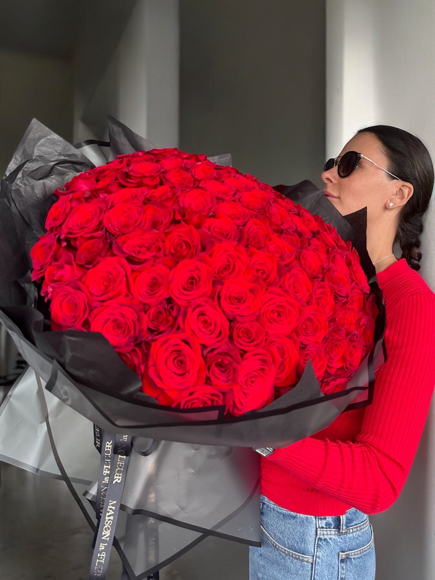 Love Affair - 100 beautiful premium red roses - Maison la Fleur