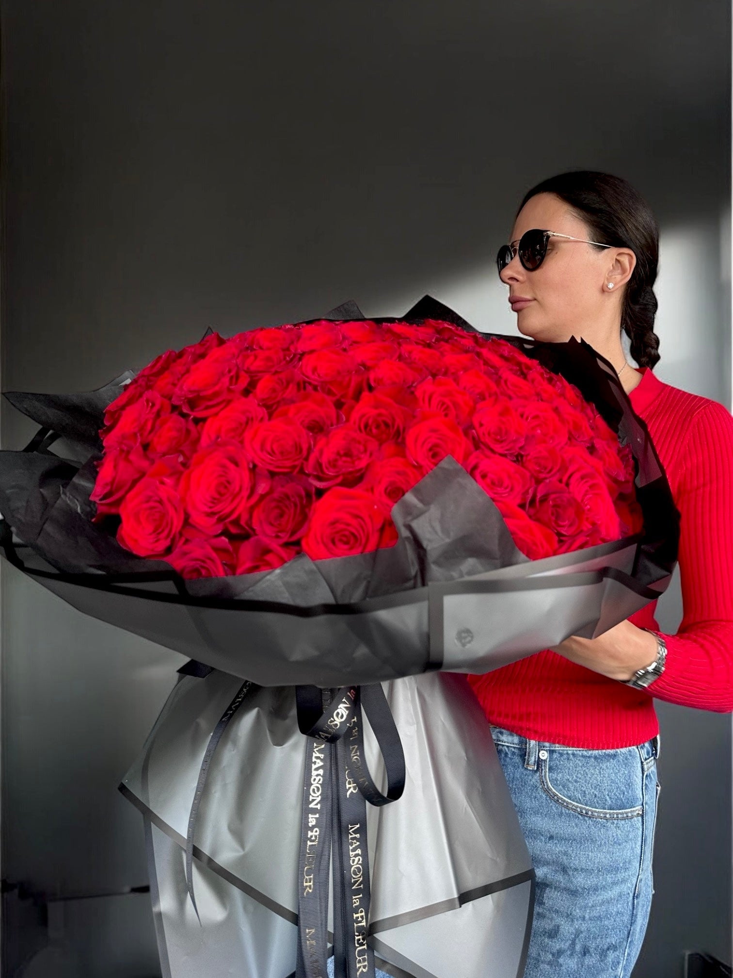 Love Affair - 100 beautiful premium red roses - Maison la Fleur