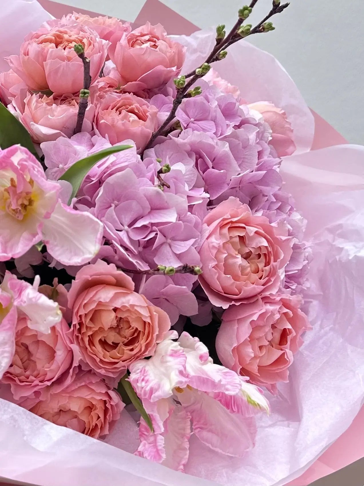 Eutopian Roses Moon Dance - Lux European hydrangea, spray garden roses, Dutch tulips ...