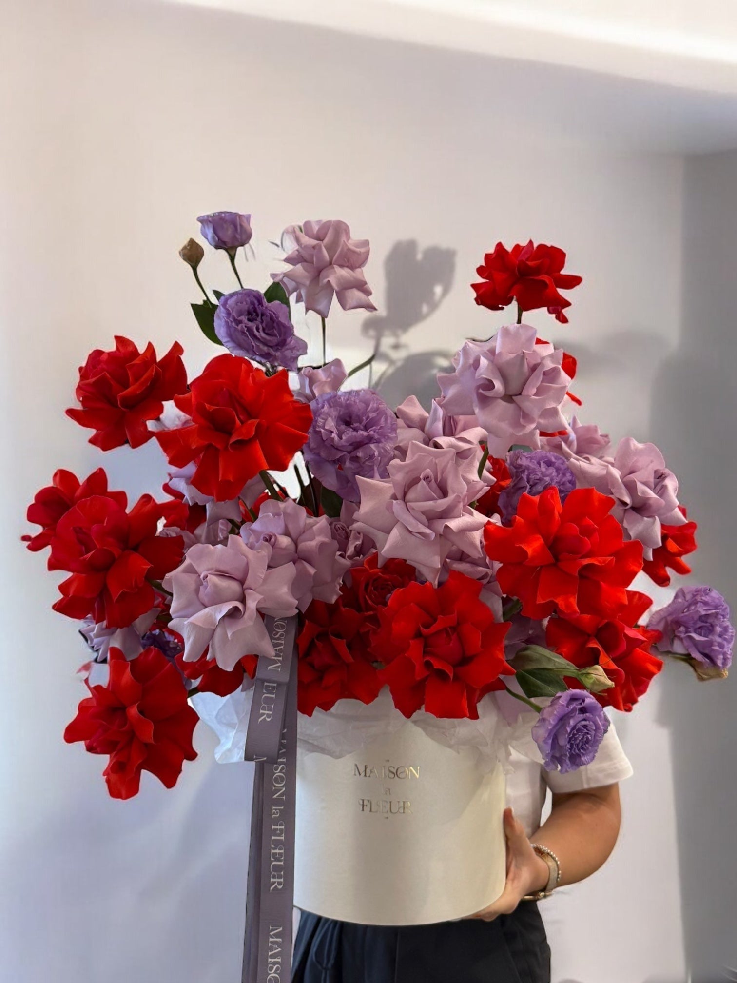 Nina’s touch - Beautiful and lasting long stem roses, and delphinium - Maison la Fleur