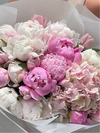 Nuage De Tendresse - Beautiful mix of peonies, hydrangea, and tulips - Maison la Fleur