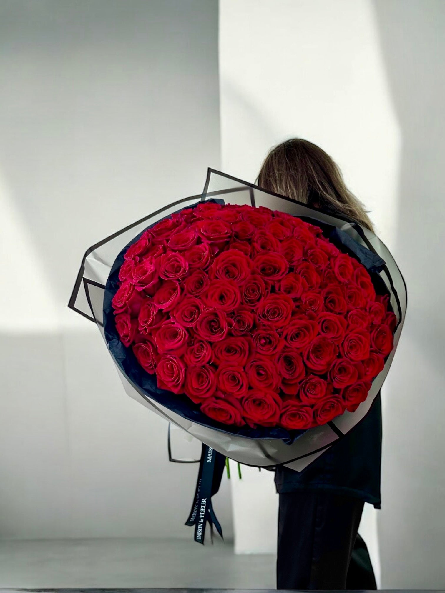 Passionate Affair - 200 beautiful red premium roses - Maison la Fleur