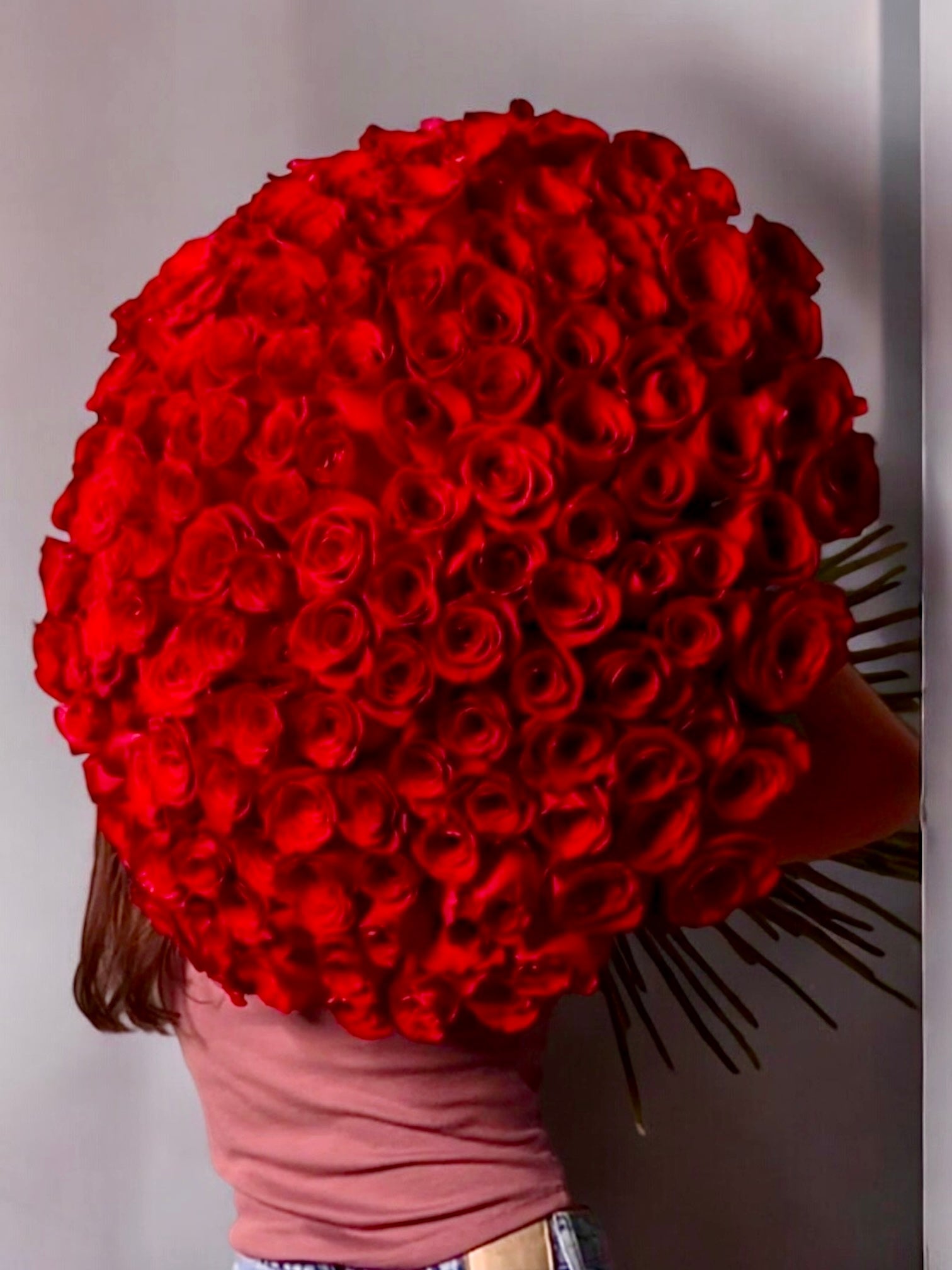 Passionate Affair - 200 beautiful red premium roses - Maison la Fleur