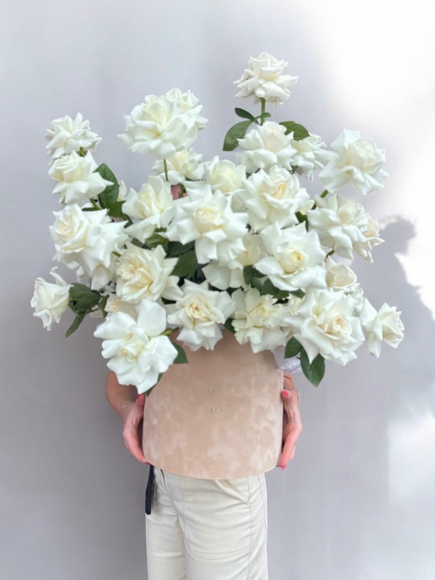 Perfectly Pearl - Premium 50 white long stem roses - Maison la Fleur