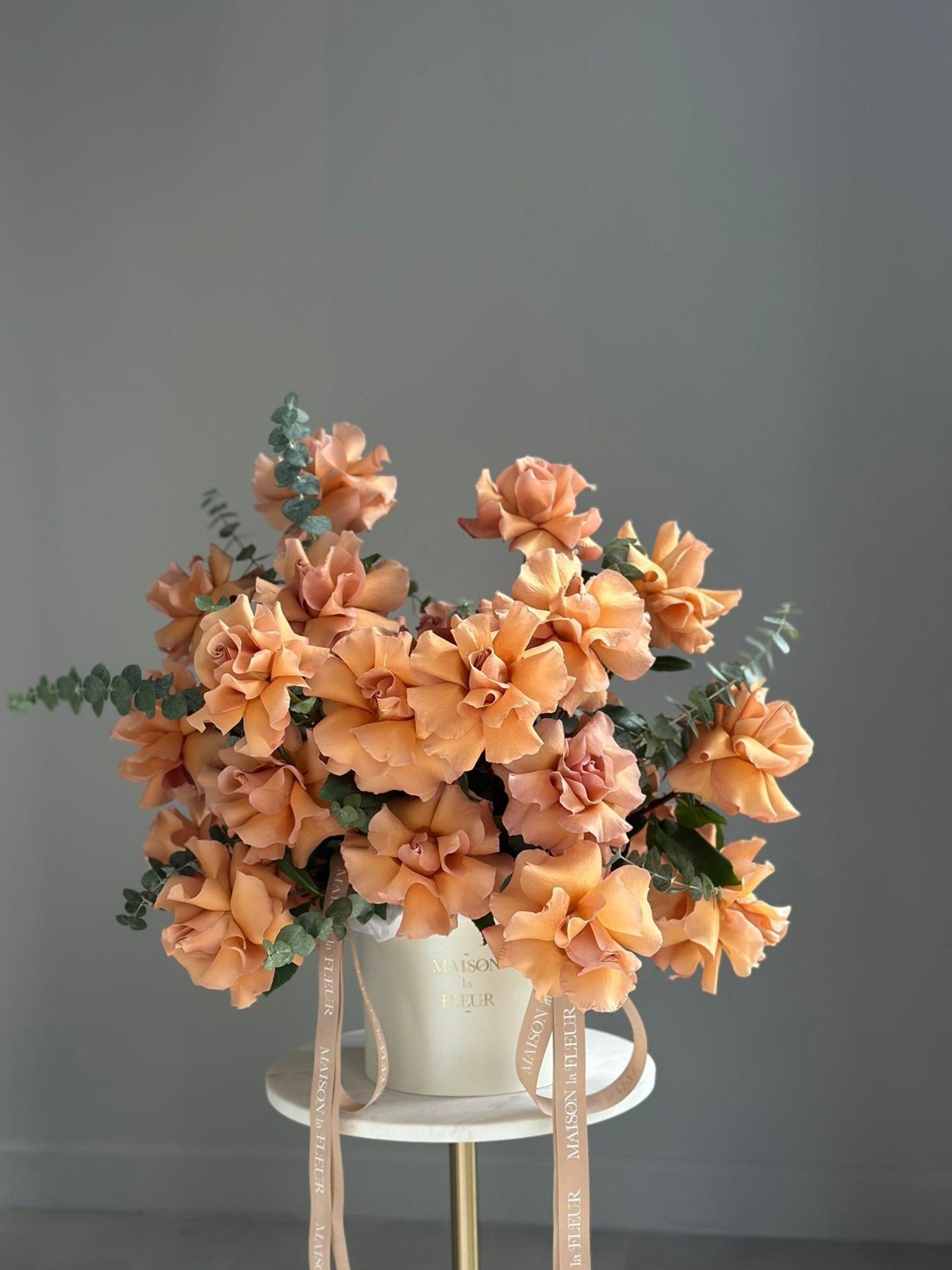 Pink Attraction - Premium 25 long stem roses hand opened with eucalyptus - Maison la Fleur
