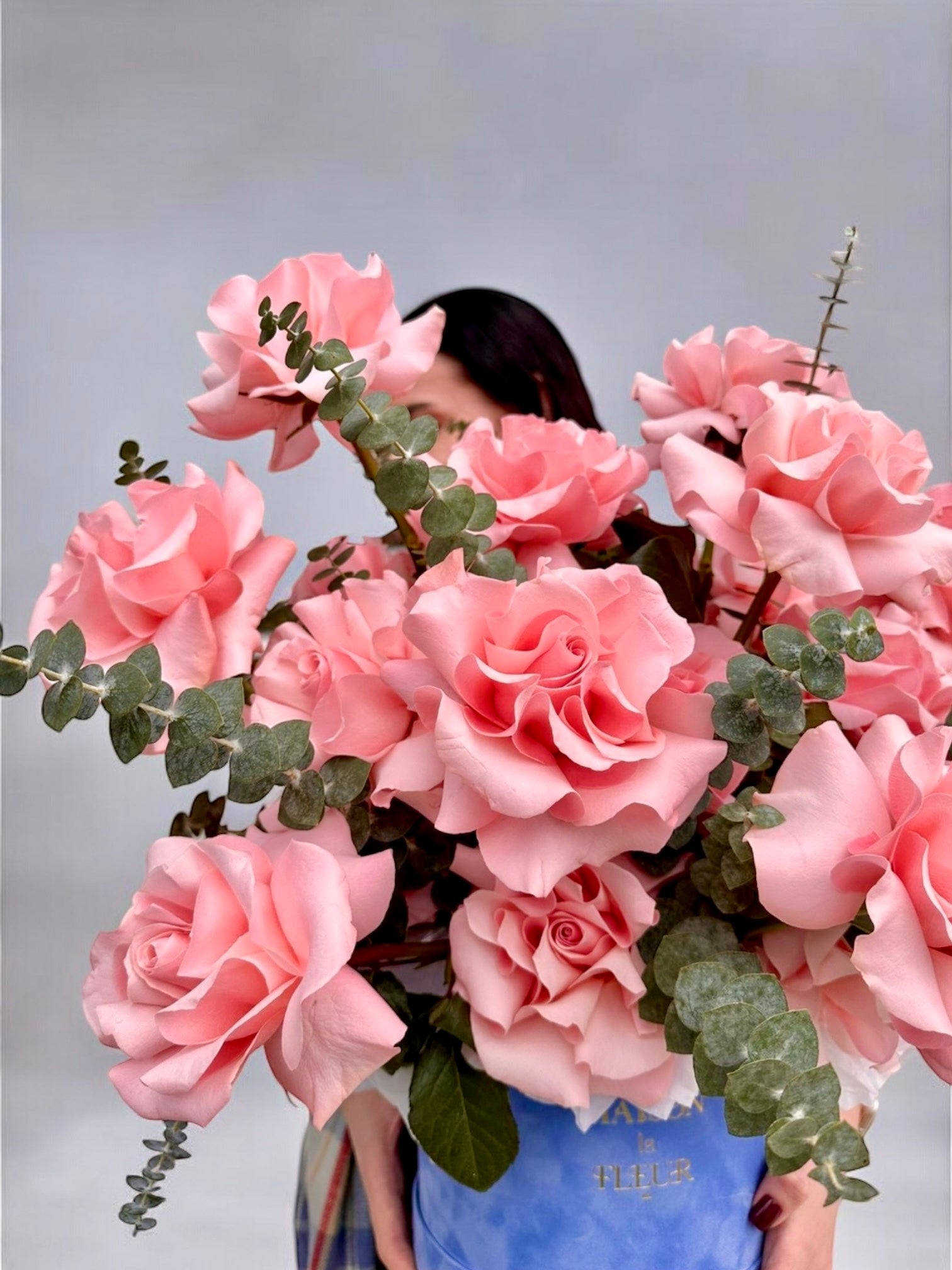 Pink Attraction - Premium 25 long stem roses hand opened with eucalyptus - Maison la Fleur