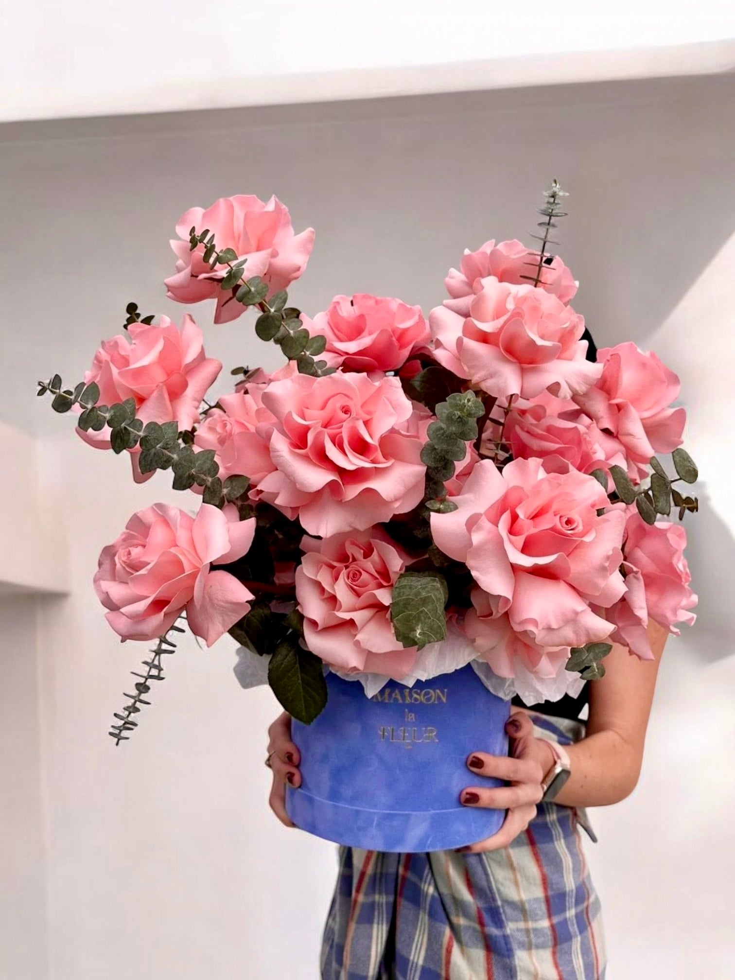 Pink Attraction - Premium 25 long stem roses hand opened with eucalyptus - Maison la Fleur