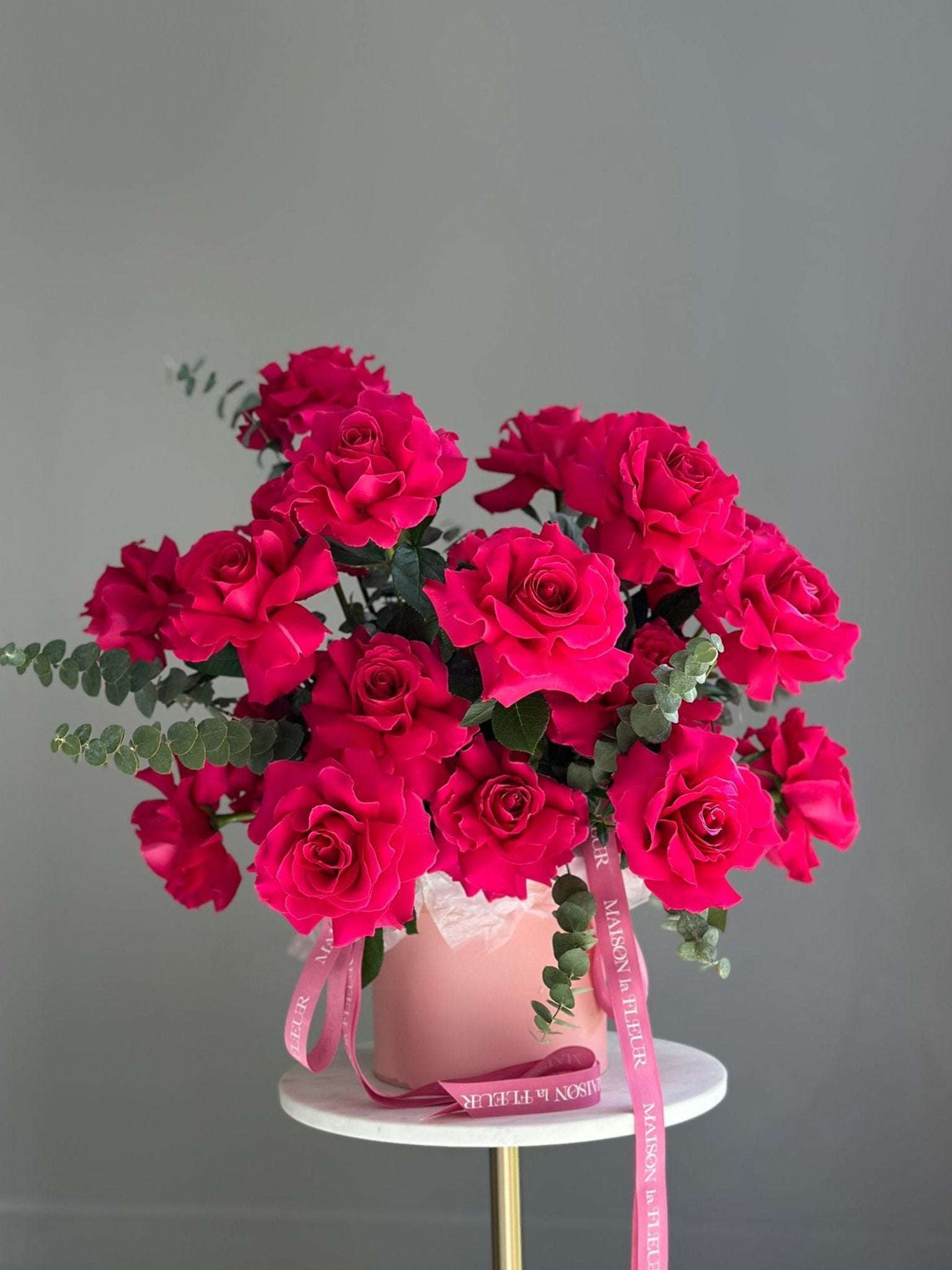 Pink Attraction - Premium 25 long stem roses hand opened with eucalyptus - Maison la Fleur