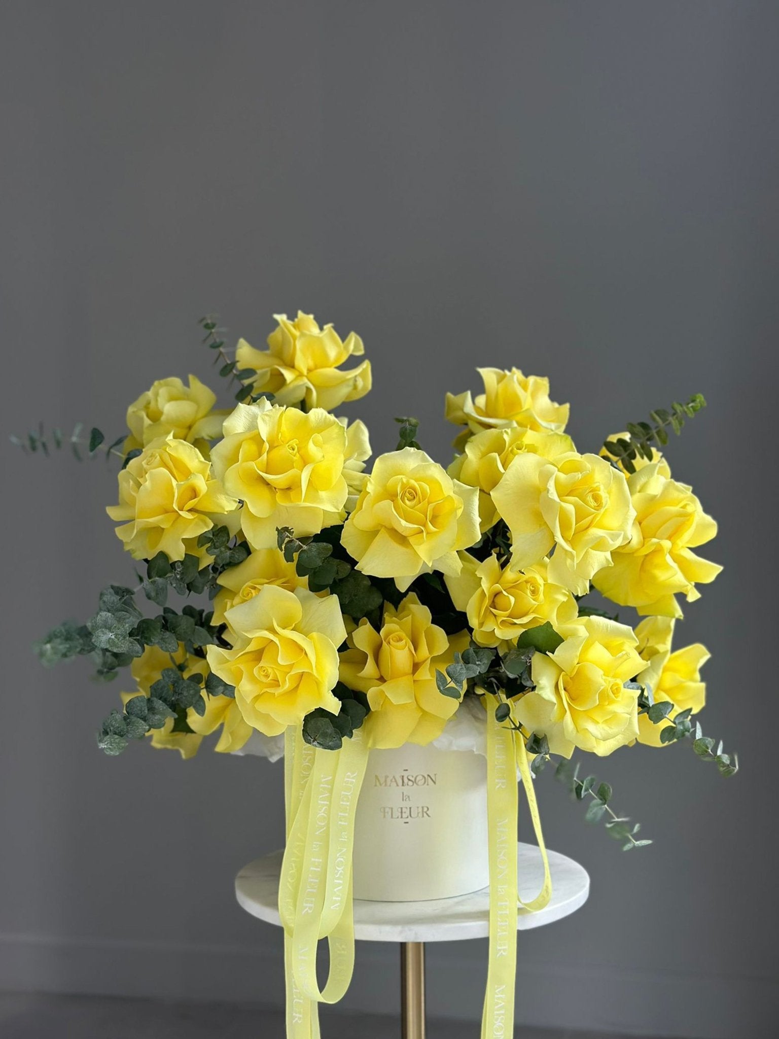 Pink Attraction - Premium 25 long stem roses hand opened with eucalyptus - Maison la Fleur