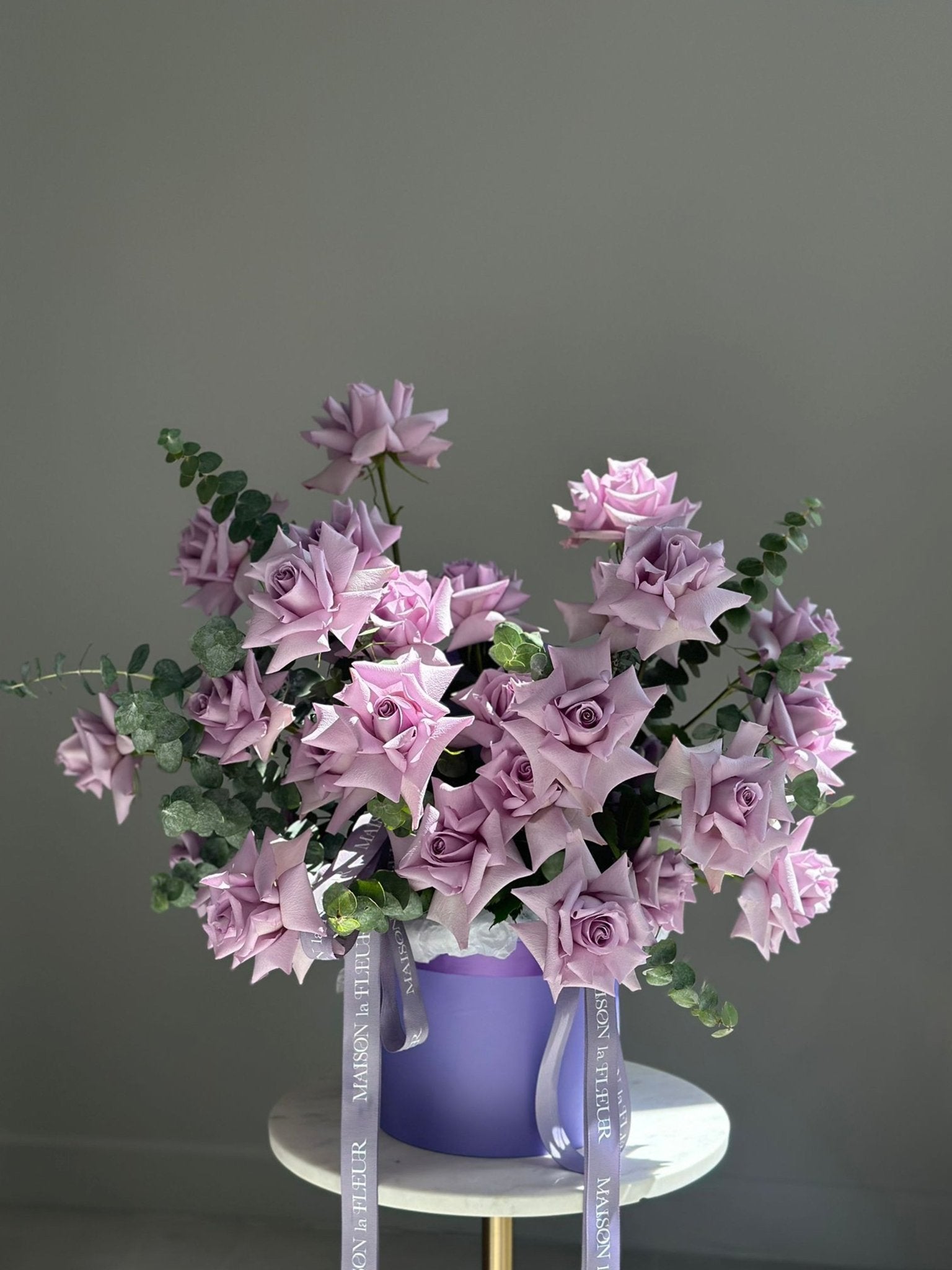 Pink Attraction - Premium 25 long stem roses hand opened with eucalyptus - Maison la Fleur