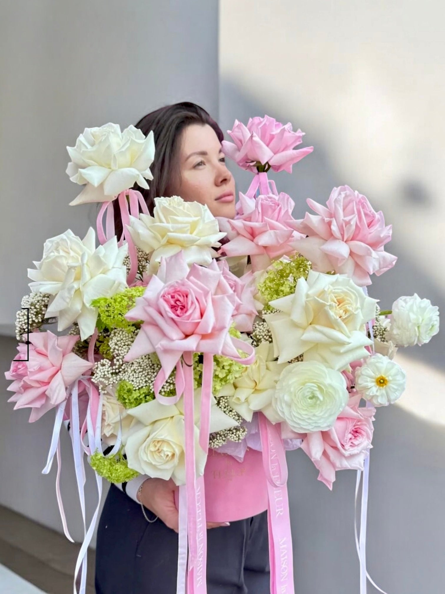 Poetic Princess - Fragrant garden roses, long stem roses, Viburnum, Rice flower, Ranunculus - Maison la Fleur