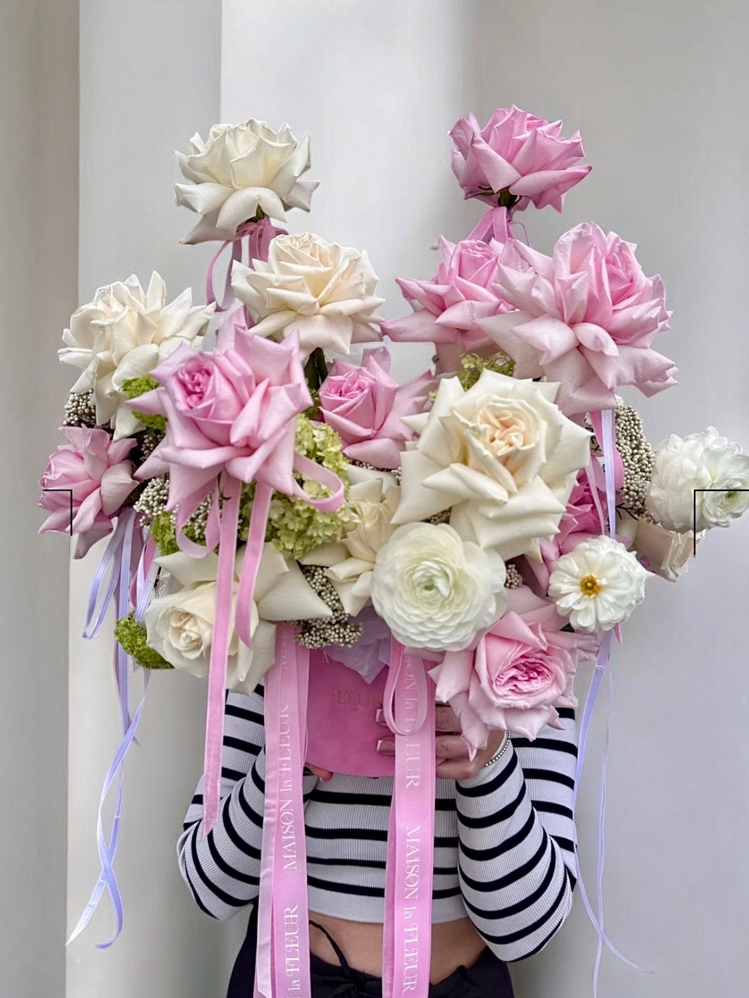 Poetic Princess - Fragrant garden roses, long stem roses, Viburnum, Rice flower, Ranunculus - Maison la Fleur