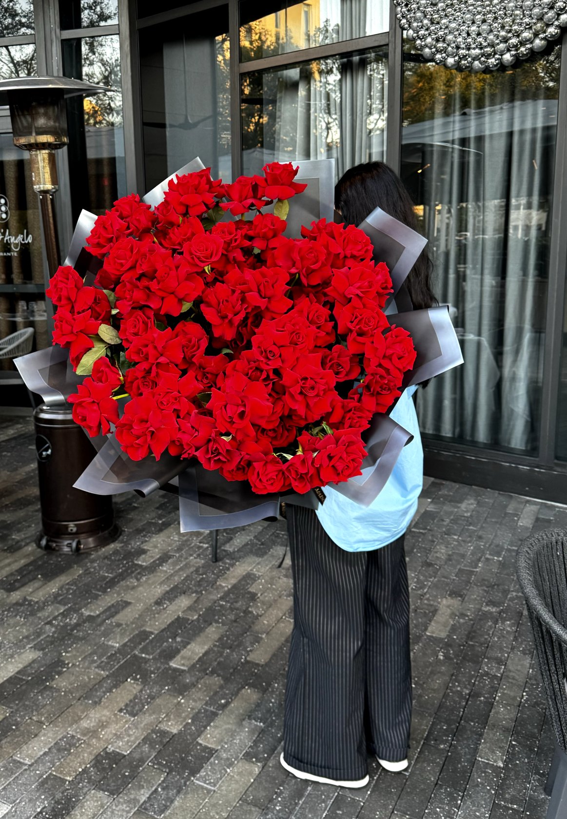 Queen of Hearts - 100 hand - open premium long stem roses - Maison la Fleur