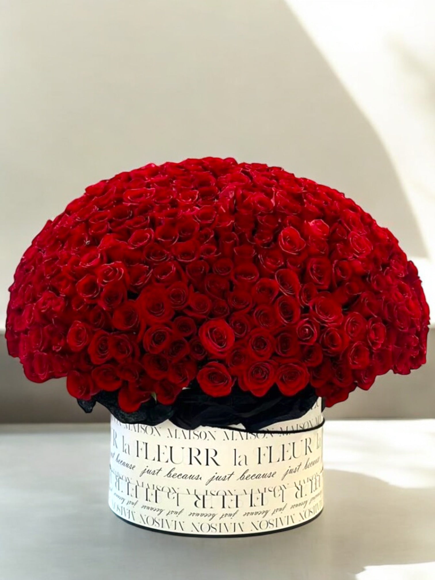 Stay The Night - 500 premium long stem roses - Maison la Fleur