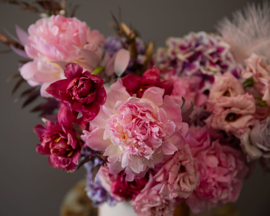 Sweet Dreams - Pink round box of peonies, premium roses - Maison la Fleur