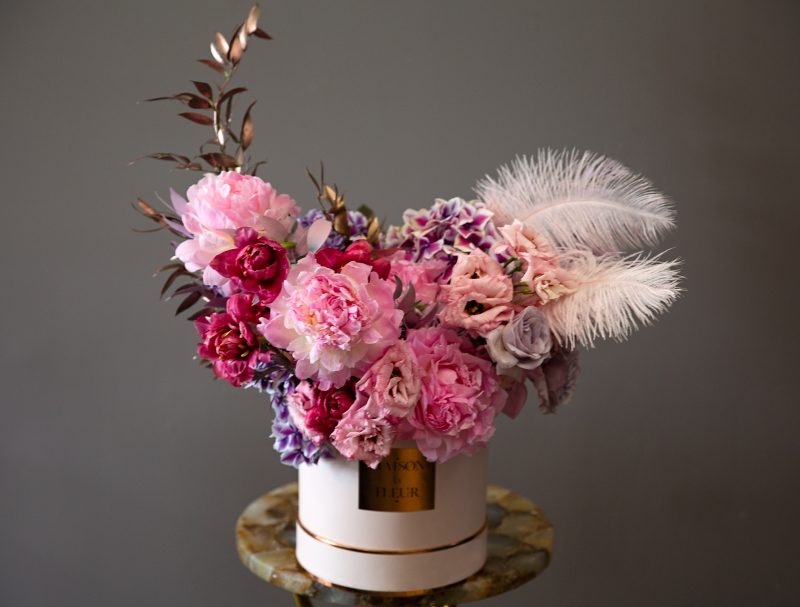 Sweet Dreams - Pink round box of peonies, premium roses - Maison la Fleur