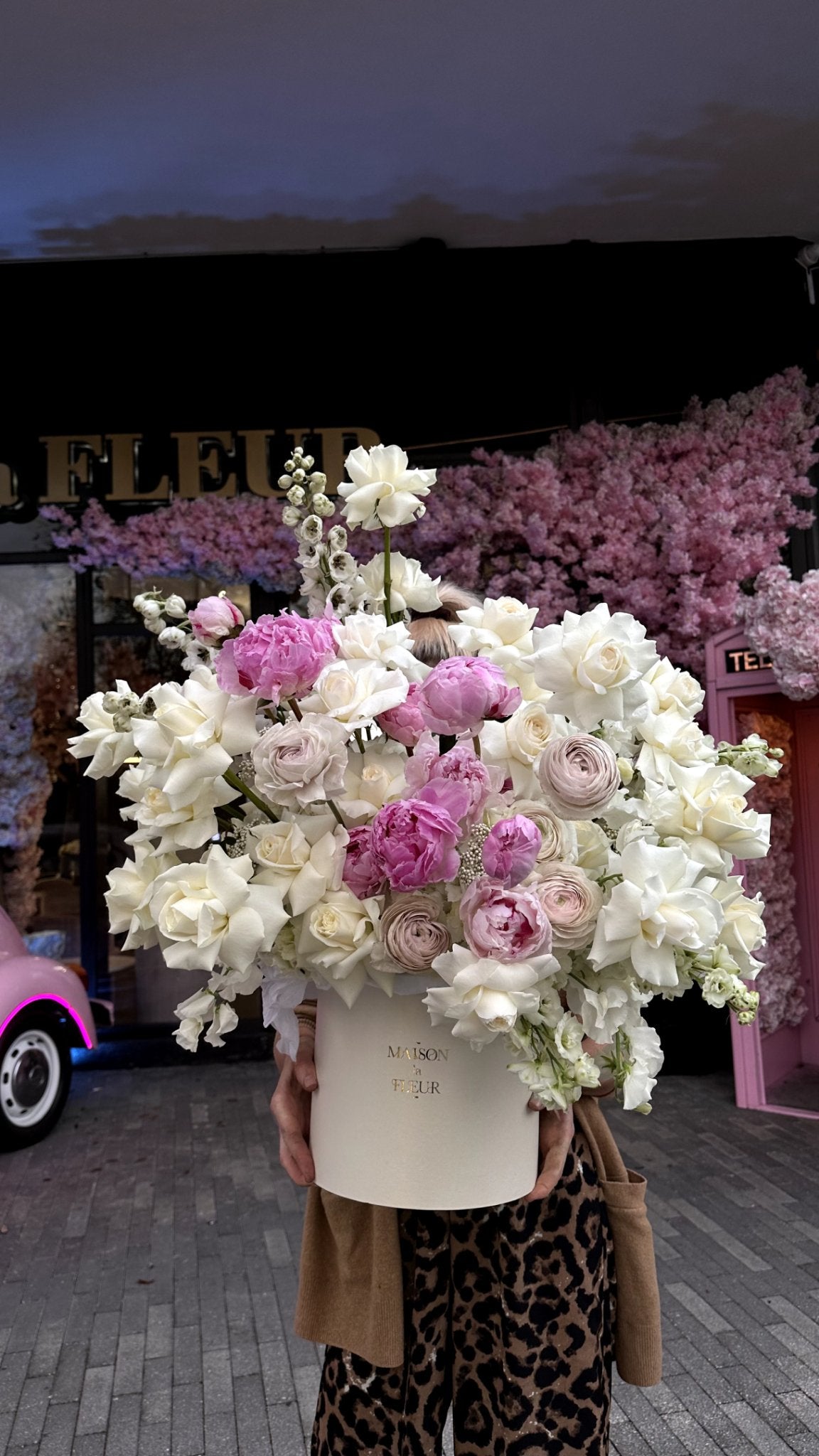 Vanilla Babe - Box arrangement with premium peonies, ranunculus, hydrangea, garden roses, delphinium, long stem roses - Maison la Fleur