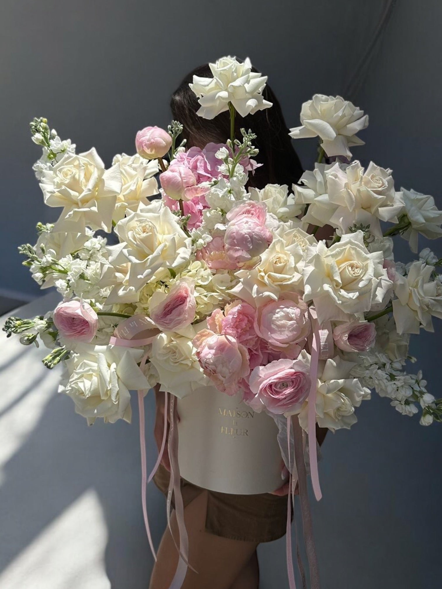 Vanilla Babe - Box arrangement with premium peonies, ranunculus, hydrangea, garden roses, delphinium, long stem roses - Maison la Fleur